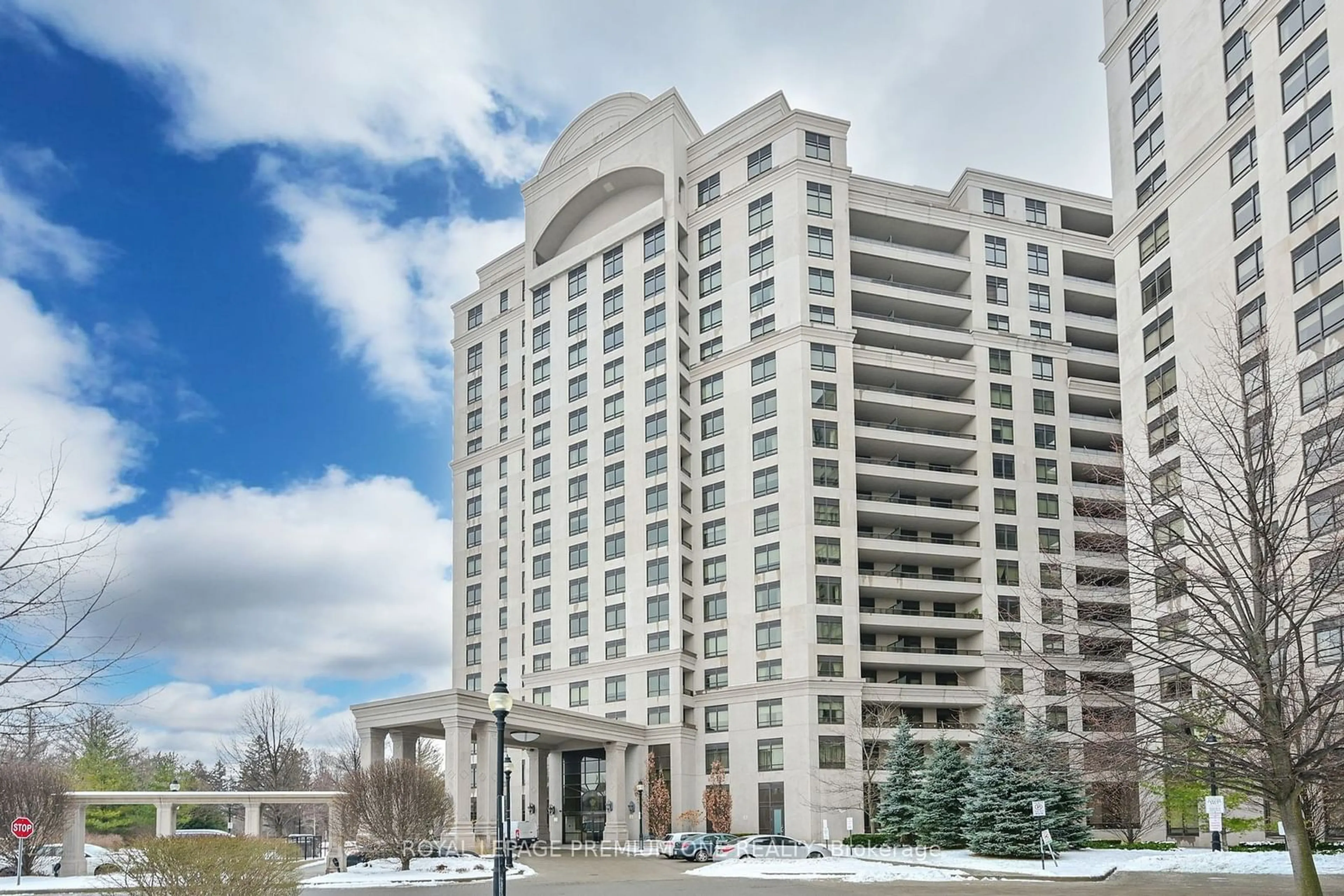 Indoor foyer for 9255 Jane St #1407, Vaughan Ontario L6A 0K1