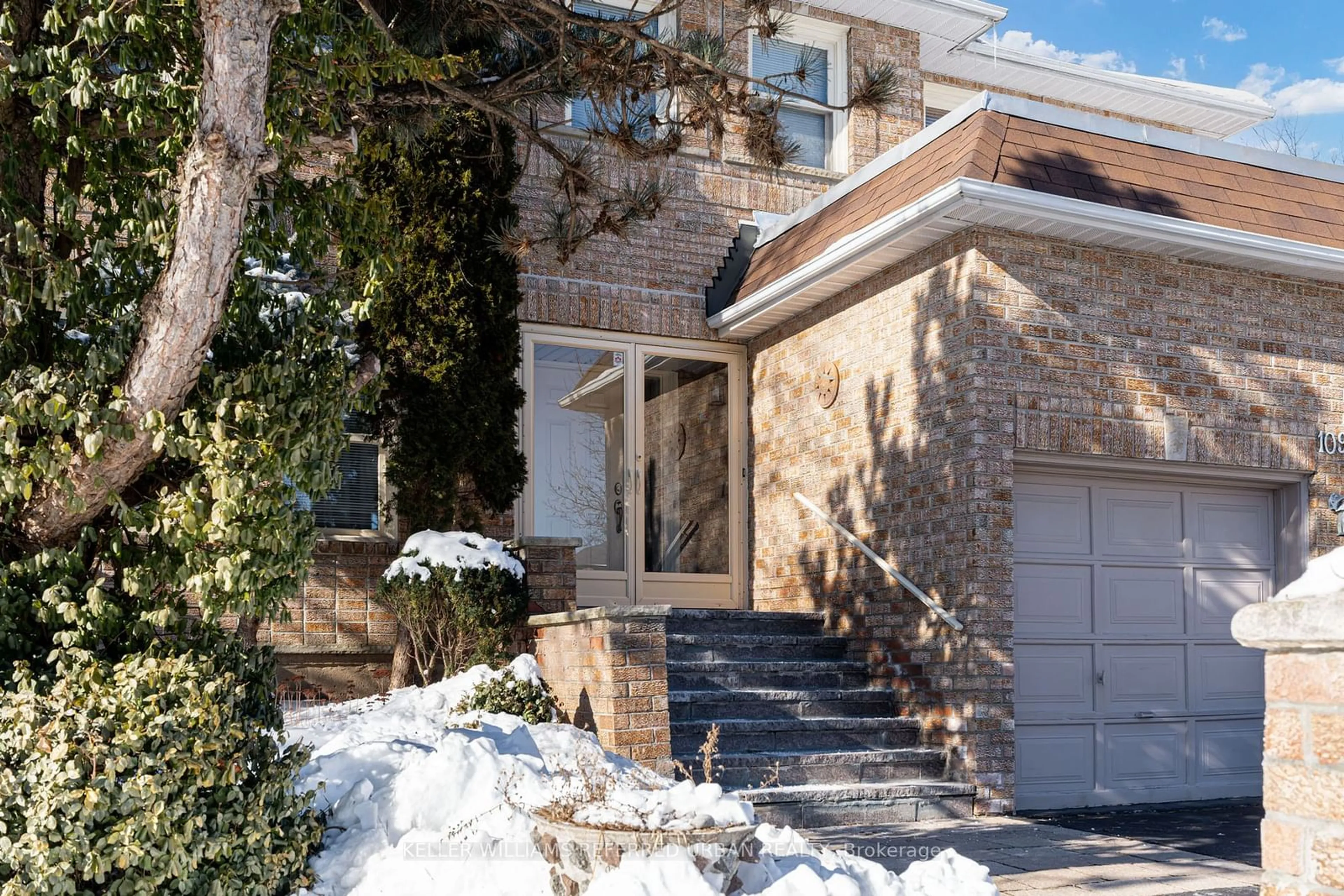 Home with brick exterior material, street for 109 Topham Cres, Richmond Hill Ontario L4C 9E9