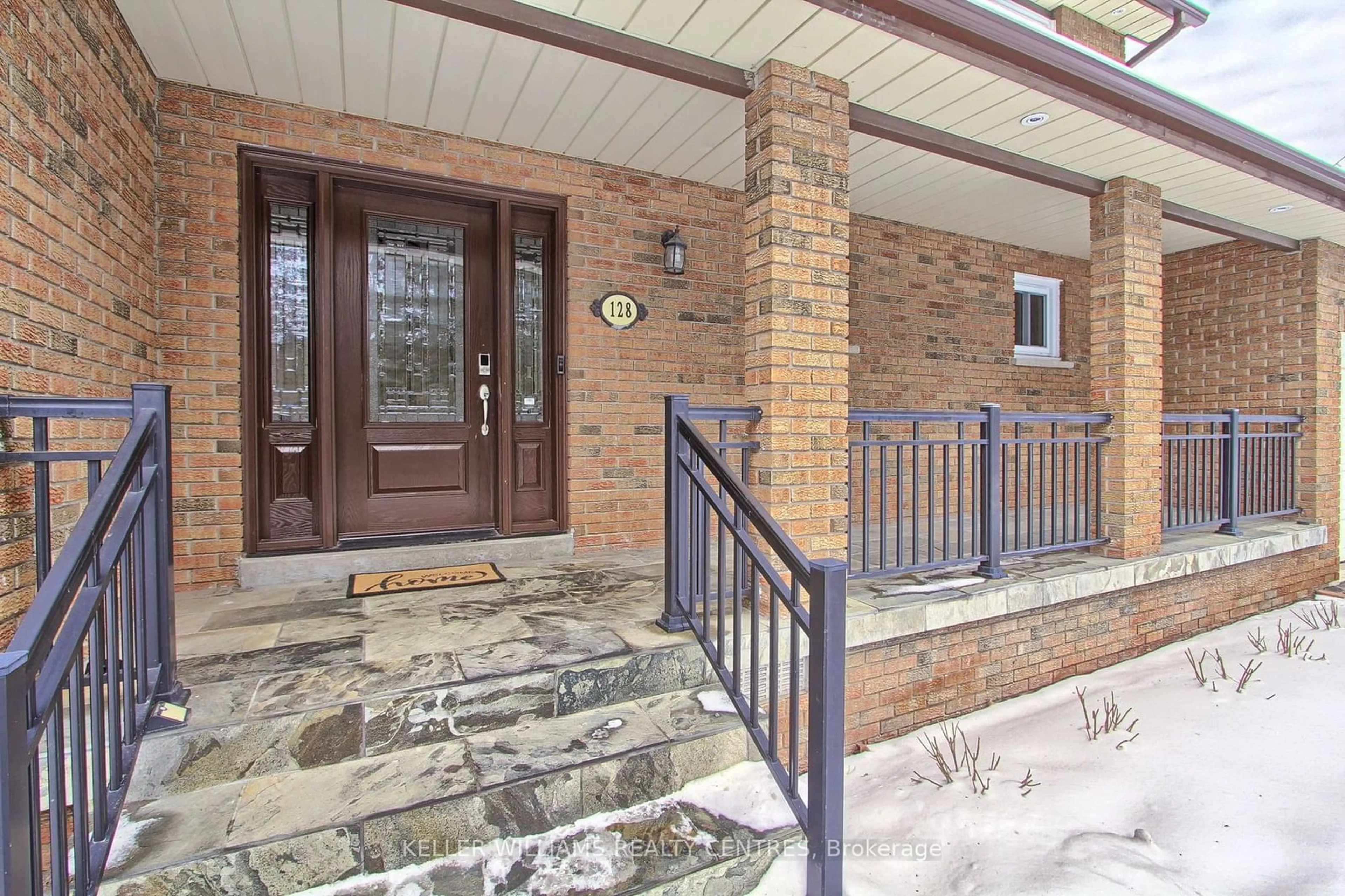 Indoor entryway for 128 Coons Rd, Richmond Hill Ontario L4E 2M8