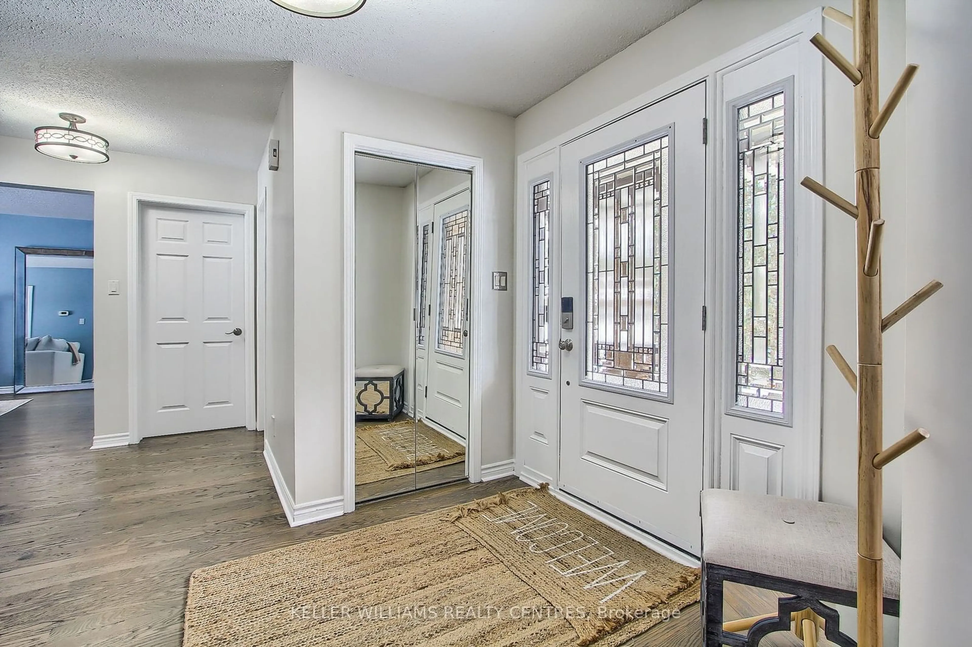 Indoor entryway for 128 Coons Rd, Richmond Hill Ontario L4E 2M8