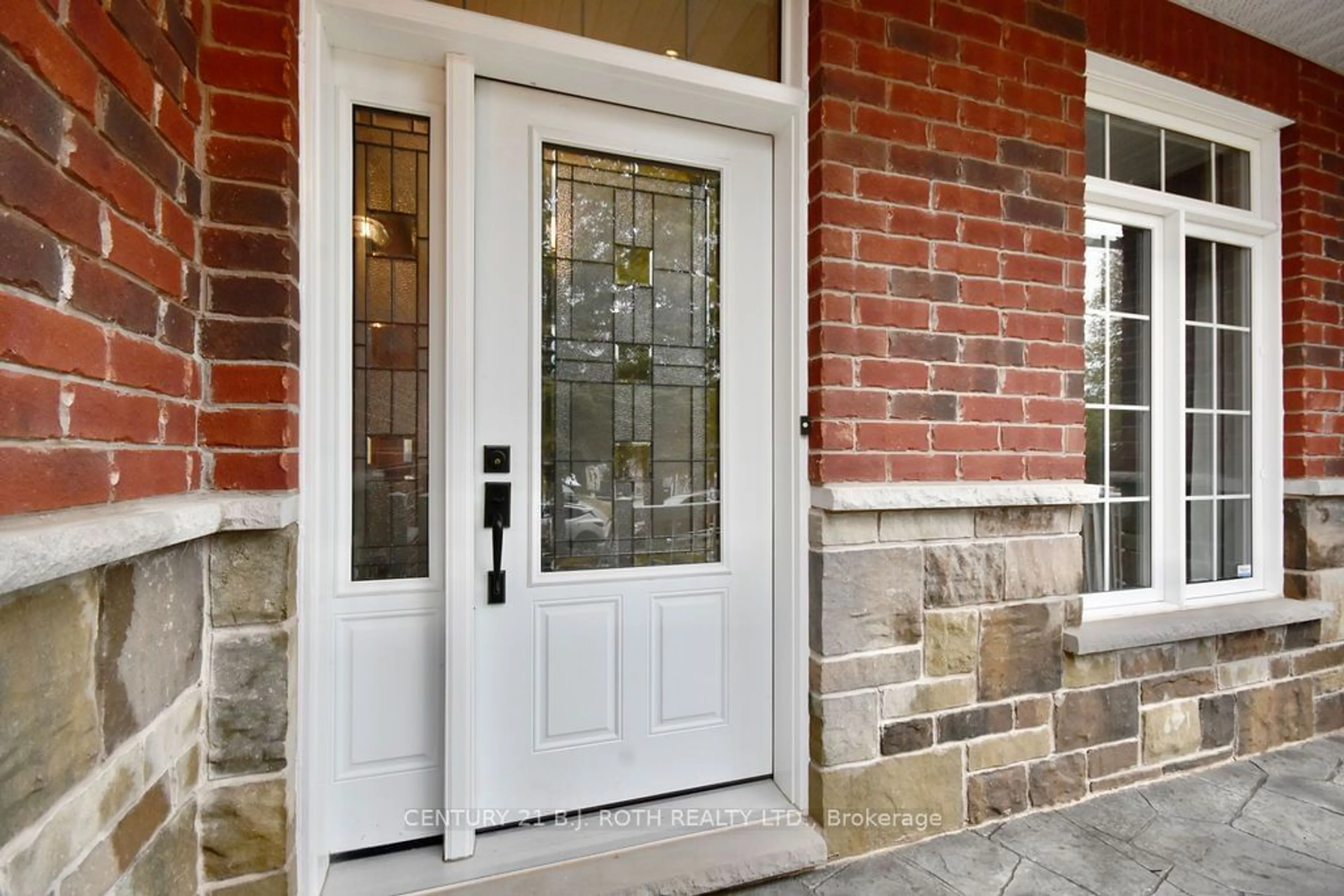 Indoor entryway for 1738 Wingrove Ave, Innisfil Ontario L9S 1S4