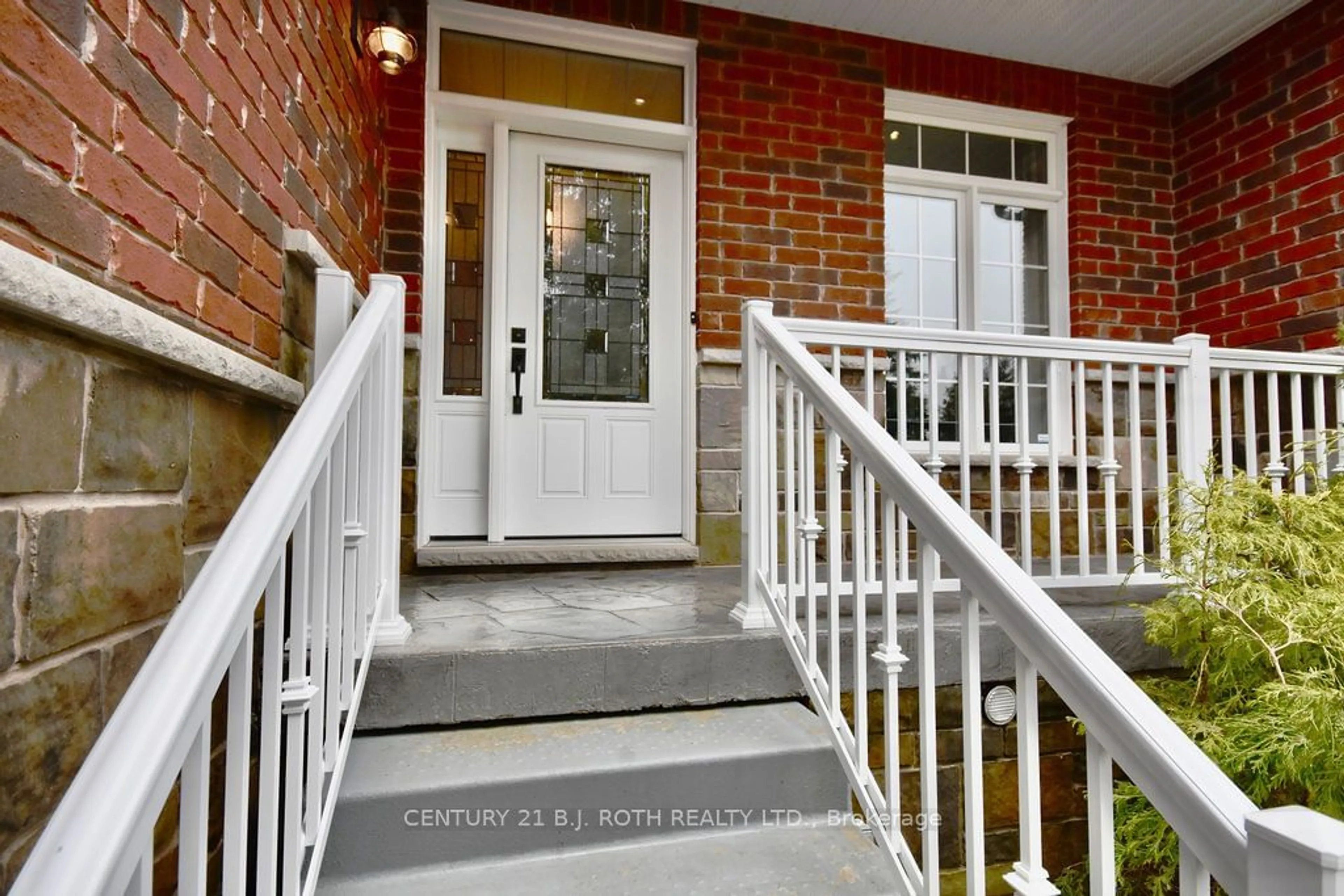 Indoor entryway for 1738 Wingrove Ave, Innisfil Ontario L9S 1S4