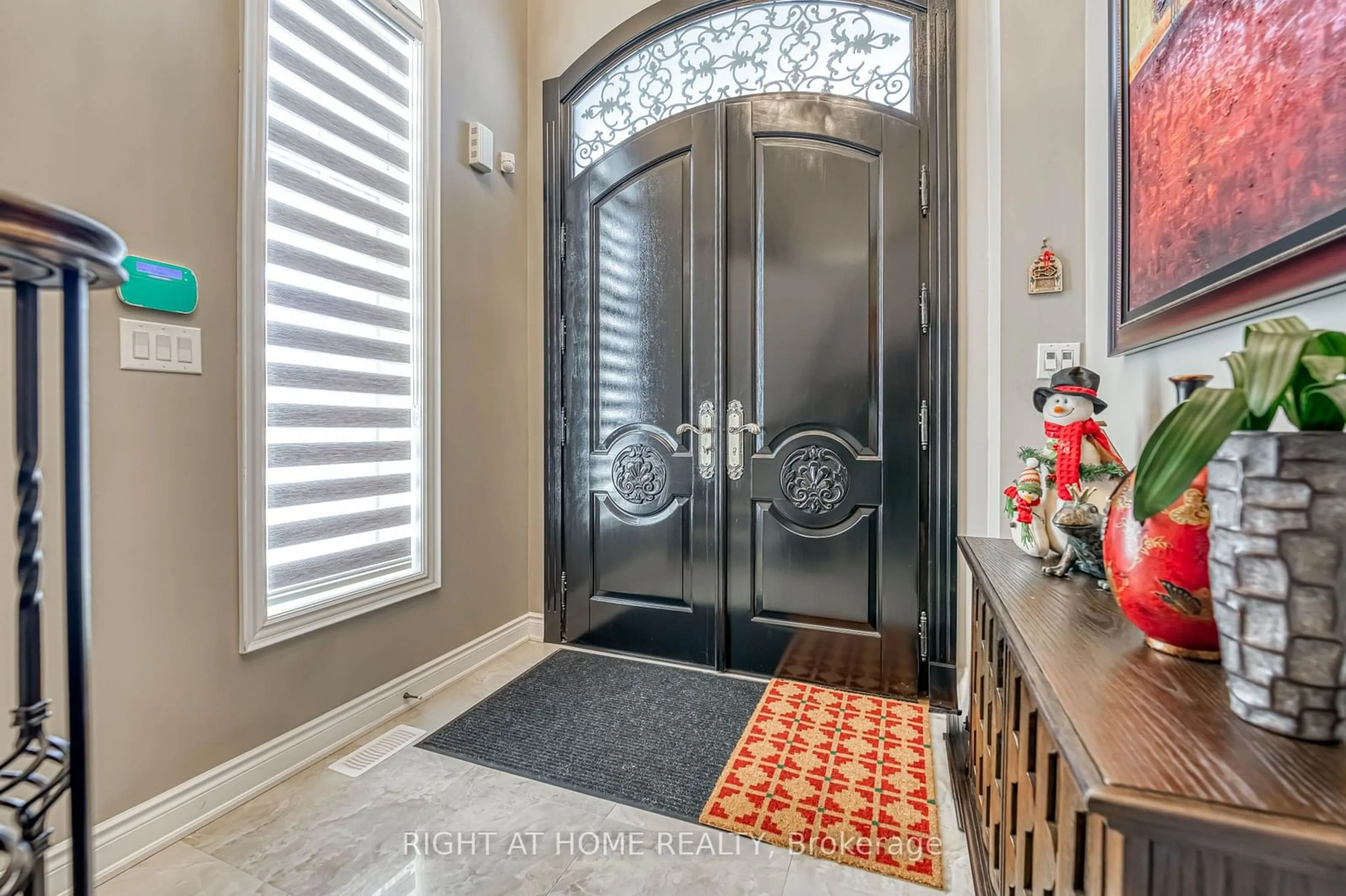 Indoor entryway for 165 WALLENBERG Dr, Vaughan Ontario L6A 4M2