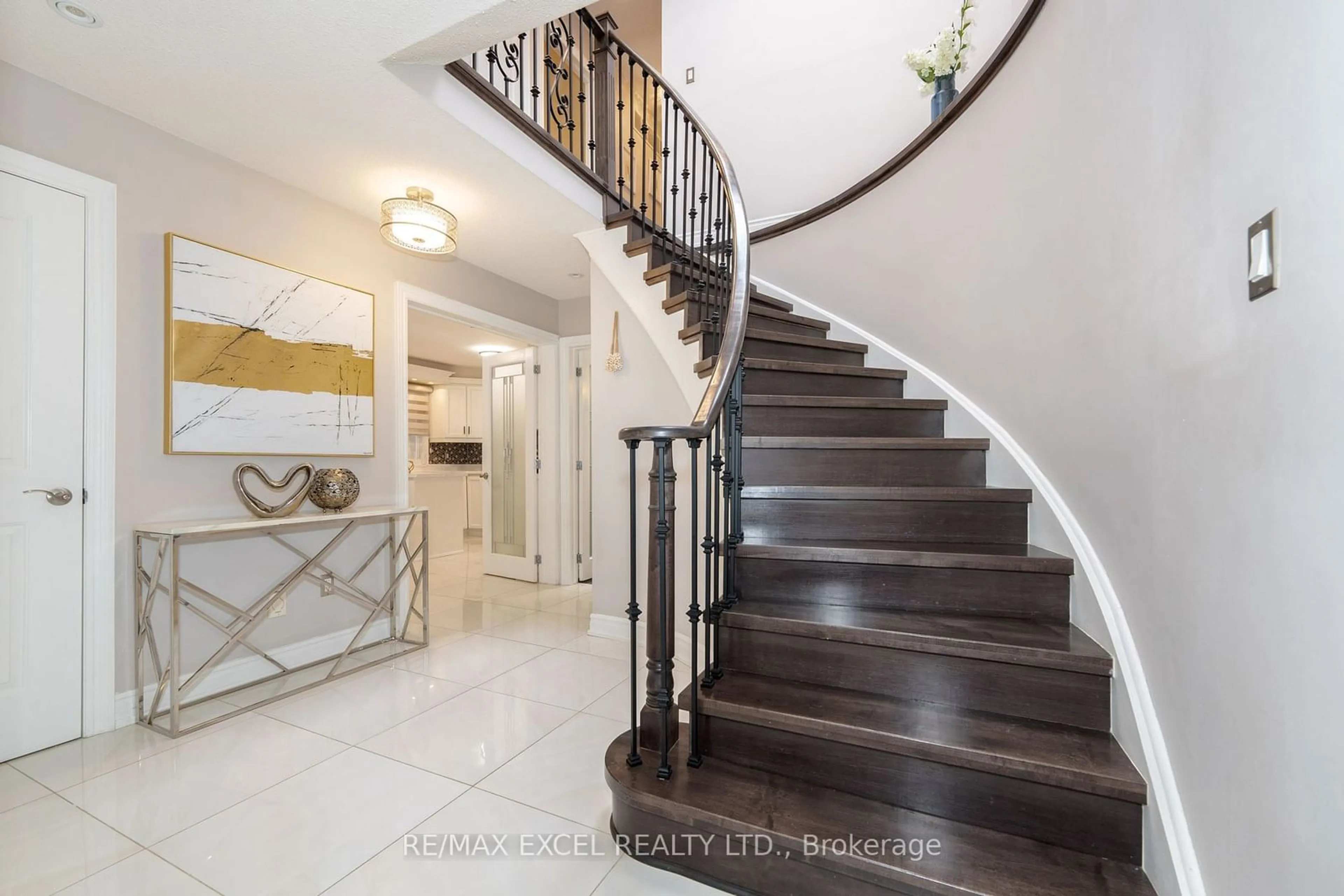 Indoor entryway for 72 Croteau Cres, Vaughan Ontario L4J 5S6