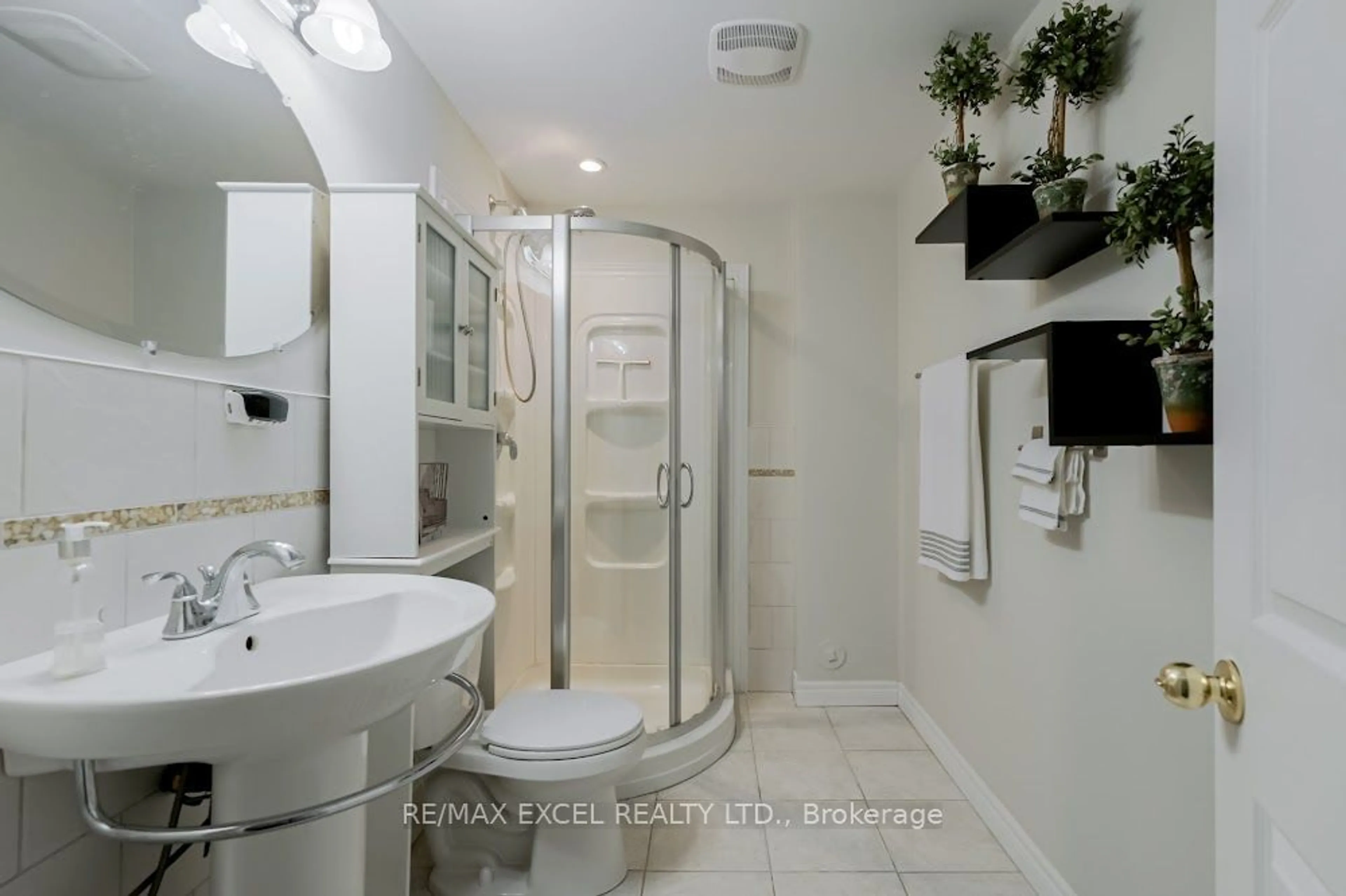 Standard bathroom, ceramic/tile floor for 83 Worthington Ave, Richmond Hill Ontario L4E 3Z5