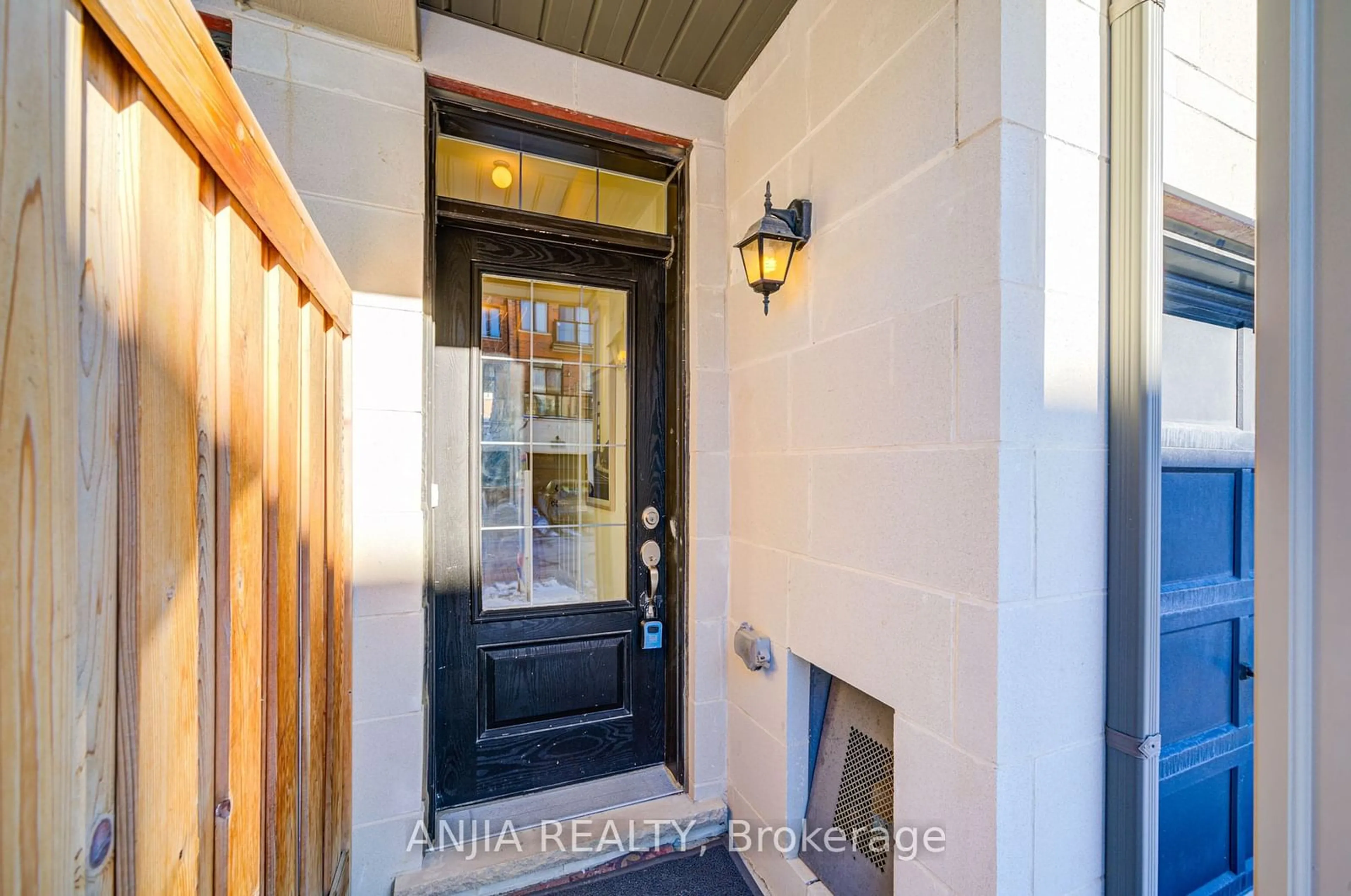 Indoor entryway for 14 Hyderabad Lane, Markham Ontario L6E 0T8