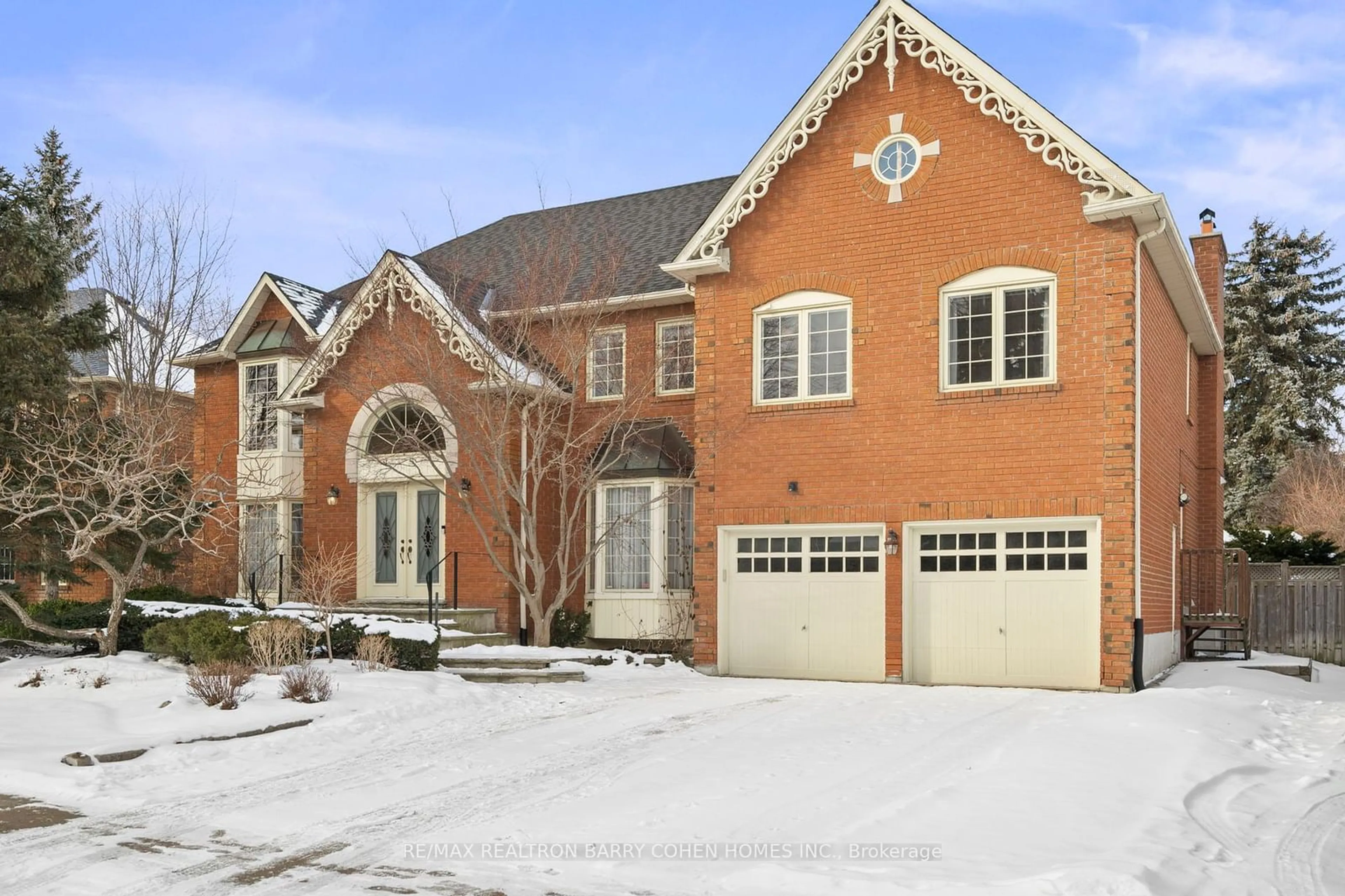 Home with brick exterior material, street for 11 Glenarden Cres, Richmond Hill Ontario L4B 2G3