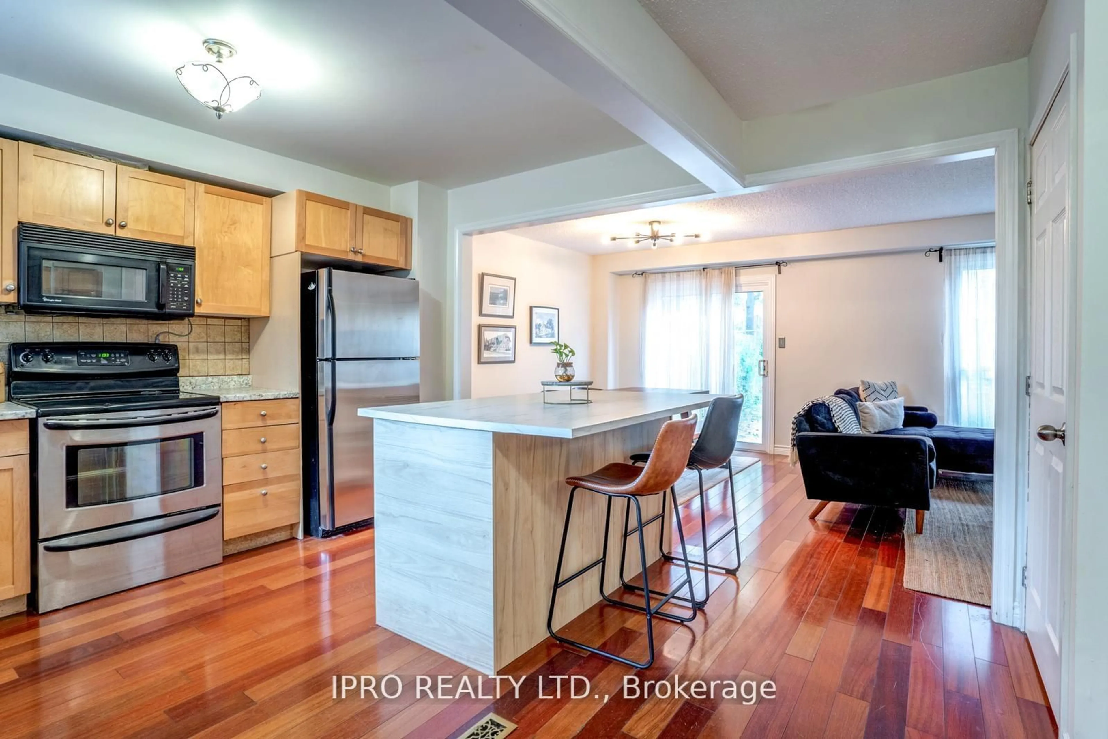 Open concept kitchen, wood/laminate floor for 42 Lund St, Richmond Hill Ontario L4C 5V7