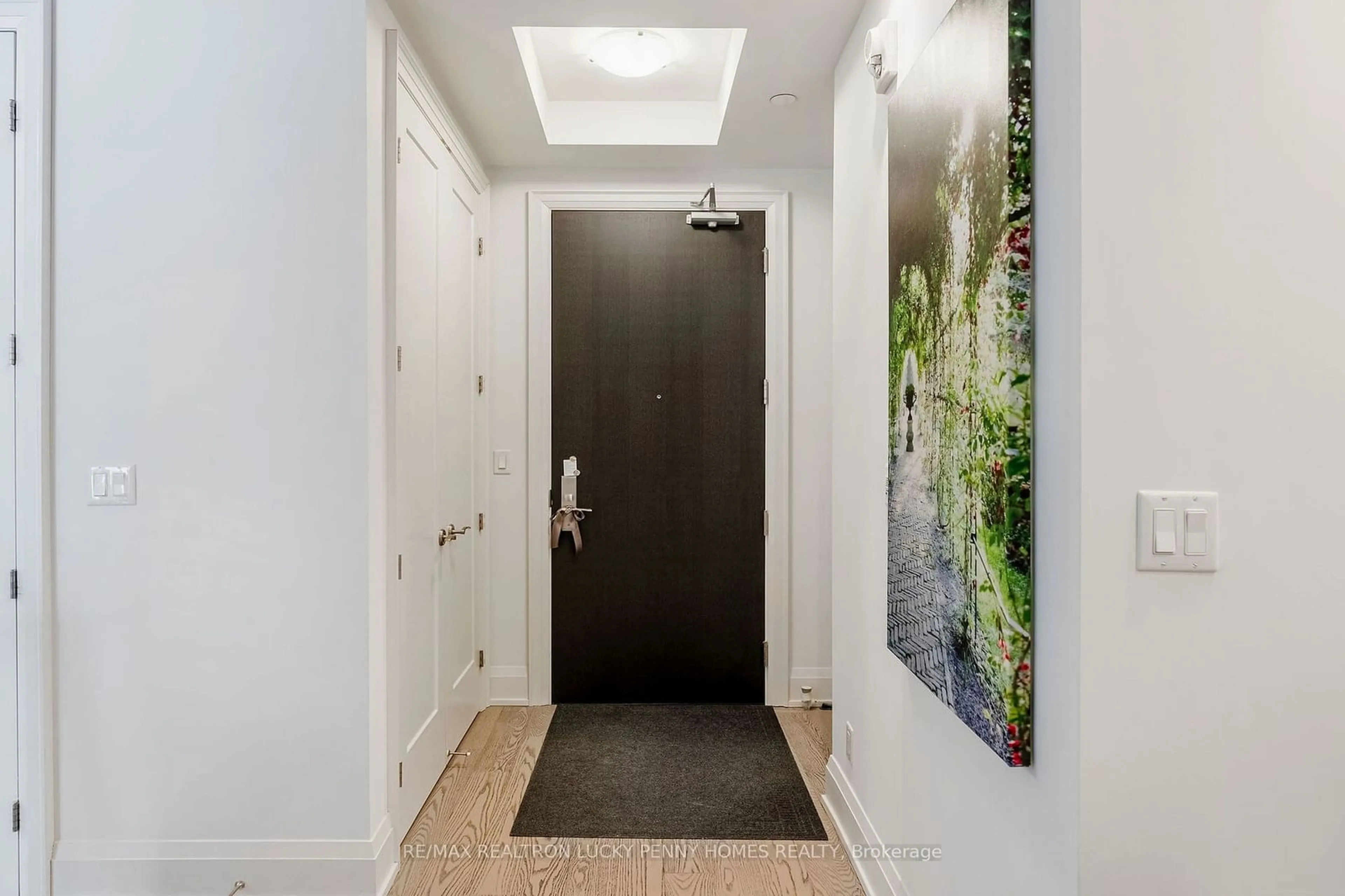 Indoor entryway for 20 Fred Varley Dr #207, Markham Ontario L3R 1S4