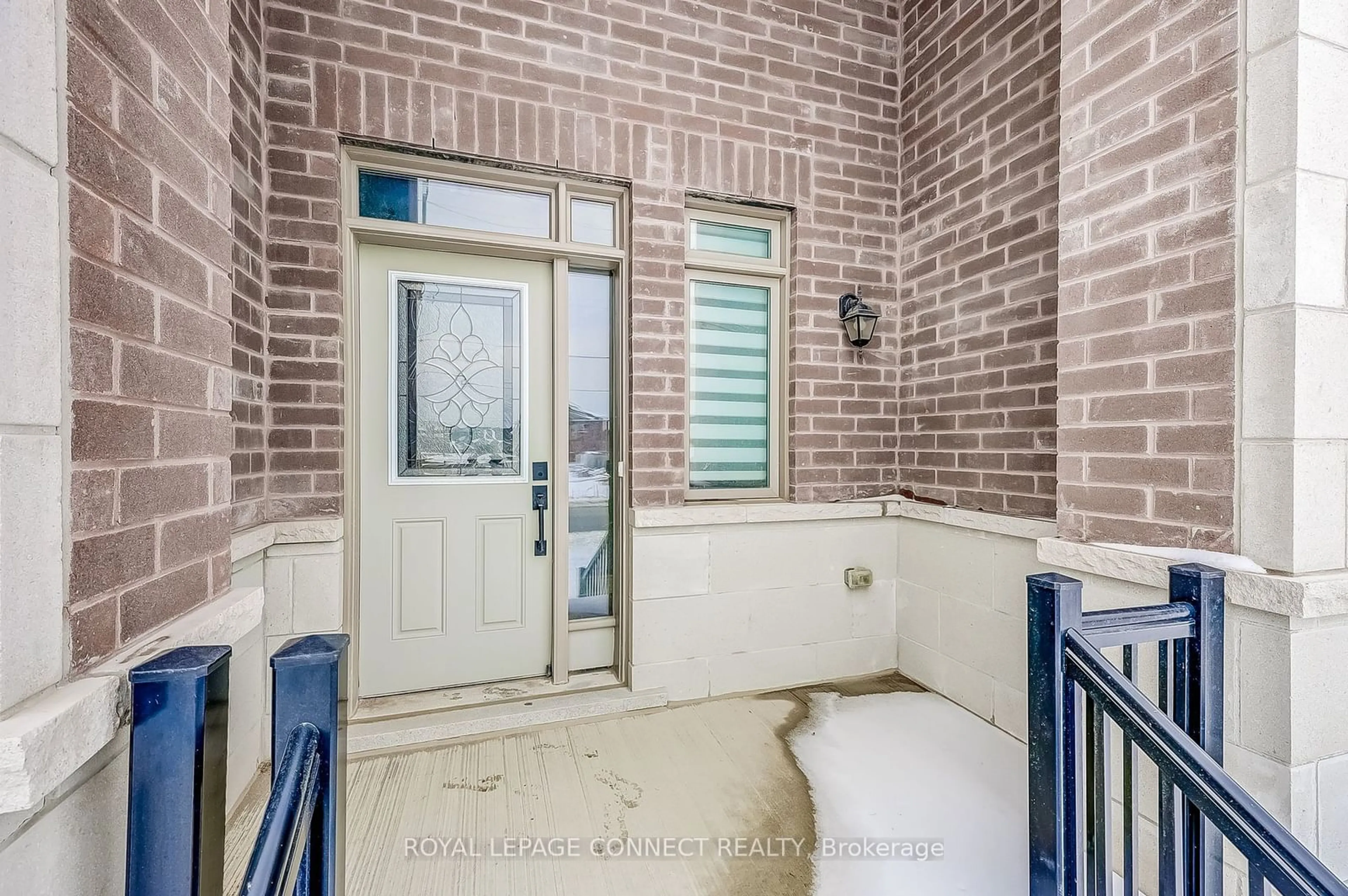 Indoor entryway for 20 Alan Williams Tr, Uxbridge Ontario L9P 0R5