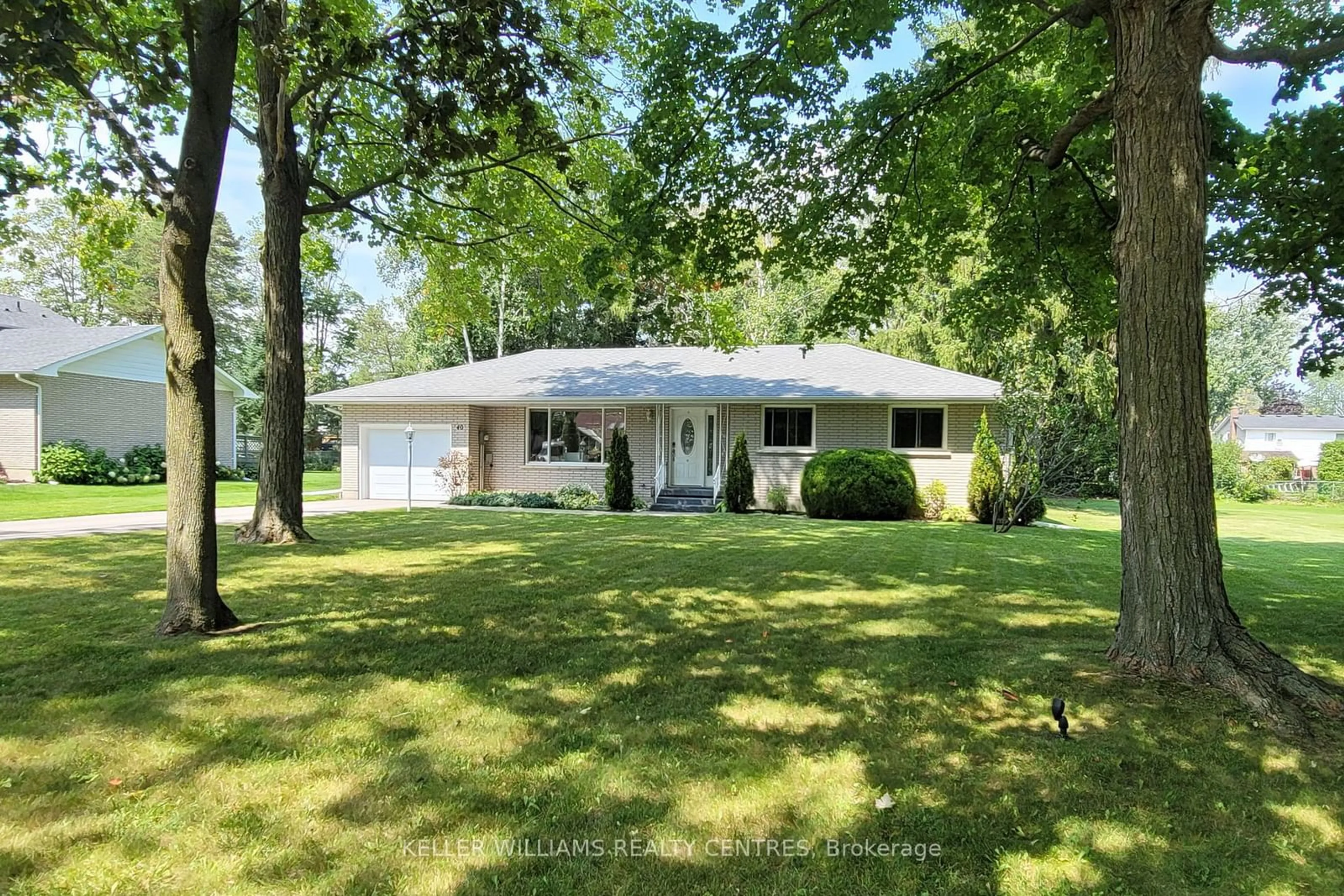 A pic from outside/outdoor area/front of a property/back of a property/a pic from drone, unknown for 40 Wood River Bend, Georgina Ontario L0E 1R0