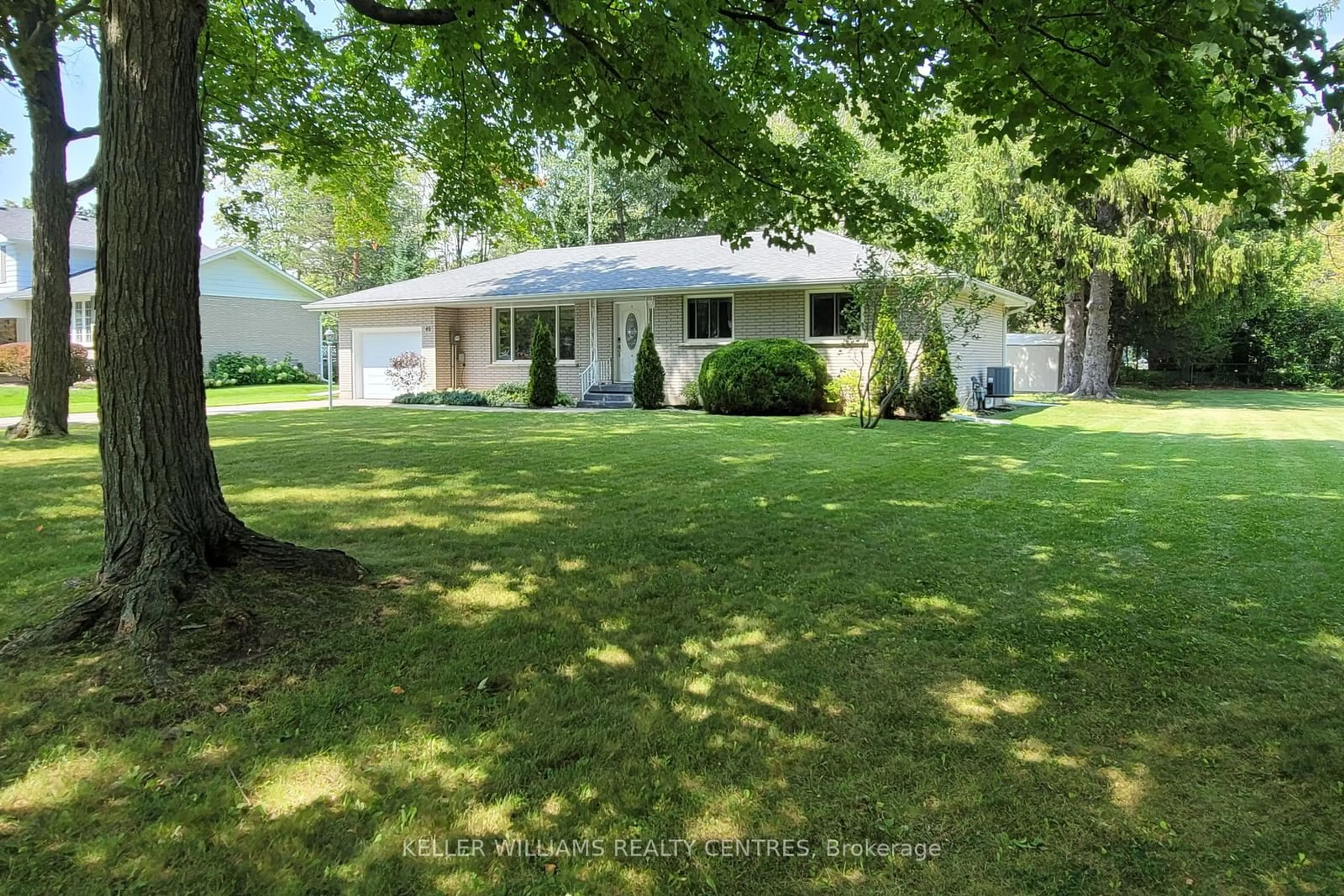 A pic from outside/outdoor area/front of a property/back of a property/a pic from drone, street for 40 Wood River Bend, Georgina Ontario L0E 1R0