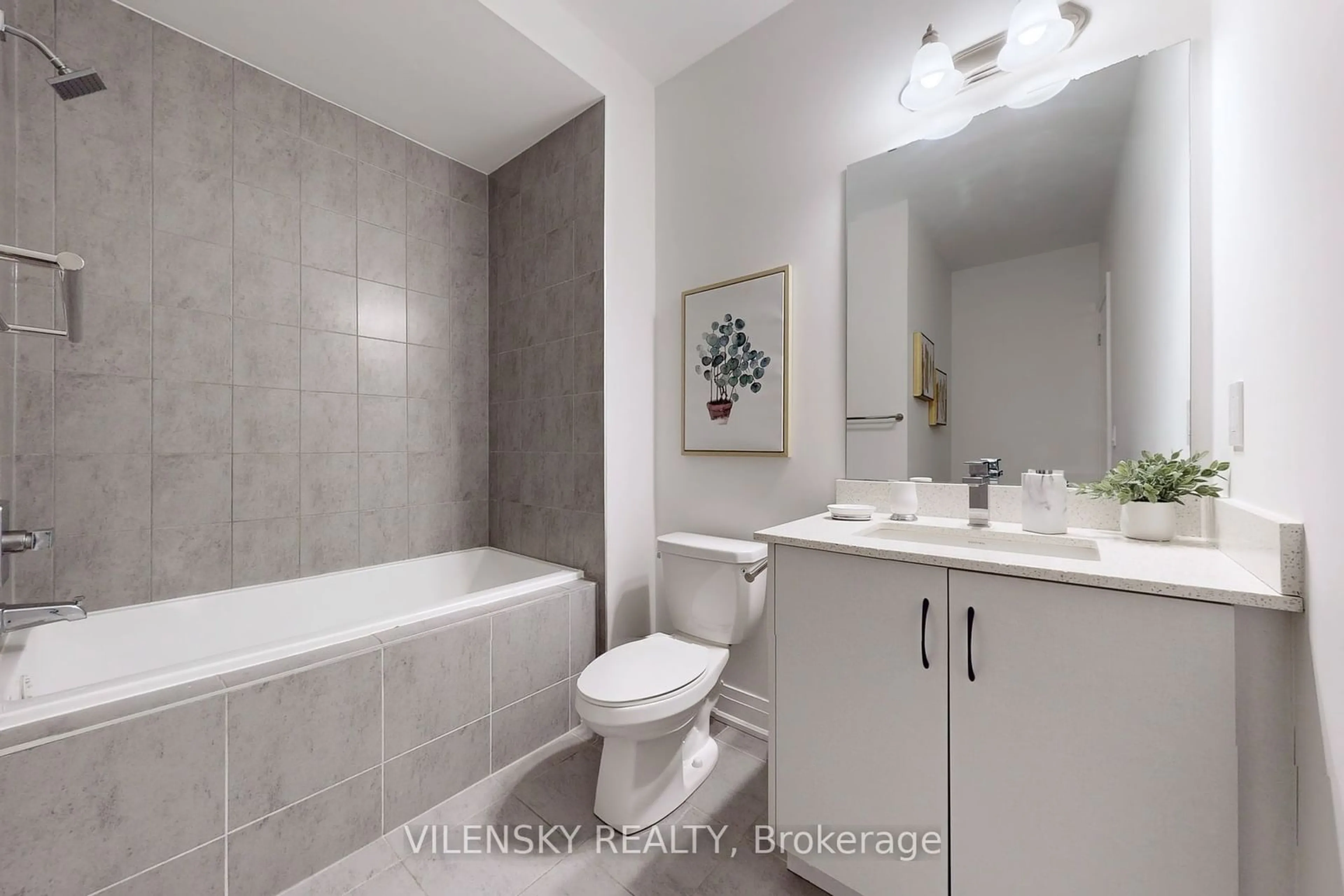 Standard bathroom, unknown for 24 Bennington Rd, Newmarket Ontario L3X 3L8