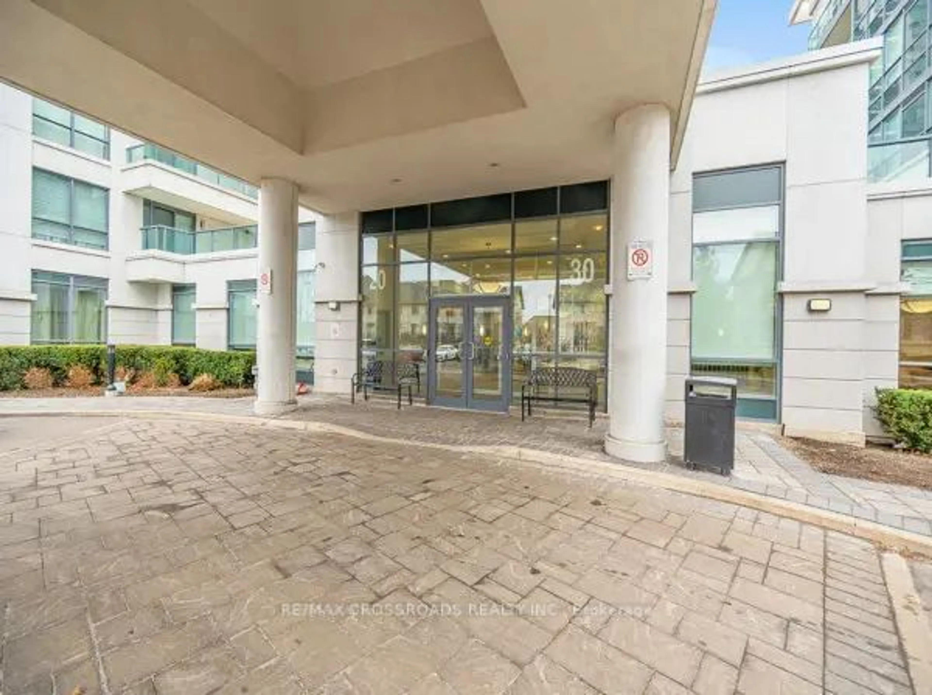 Indoor foyer for 20 North Park Rd #1111, Vaughan Ontario L4J 0G7