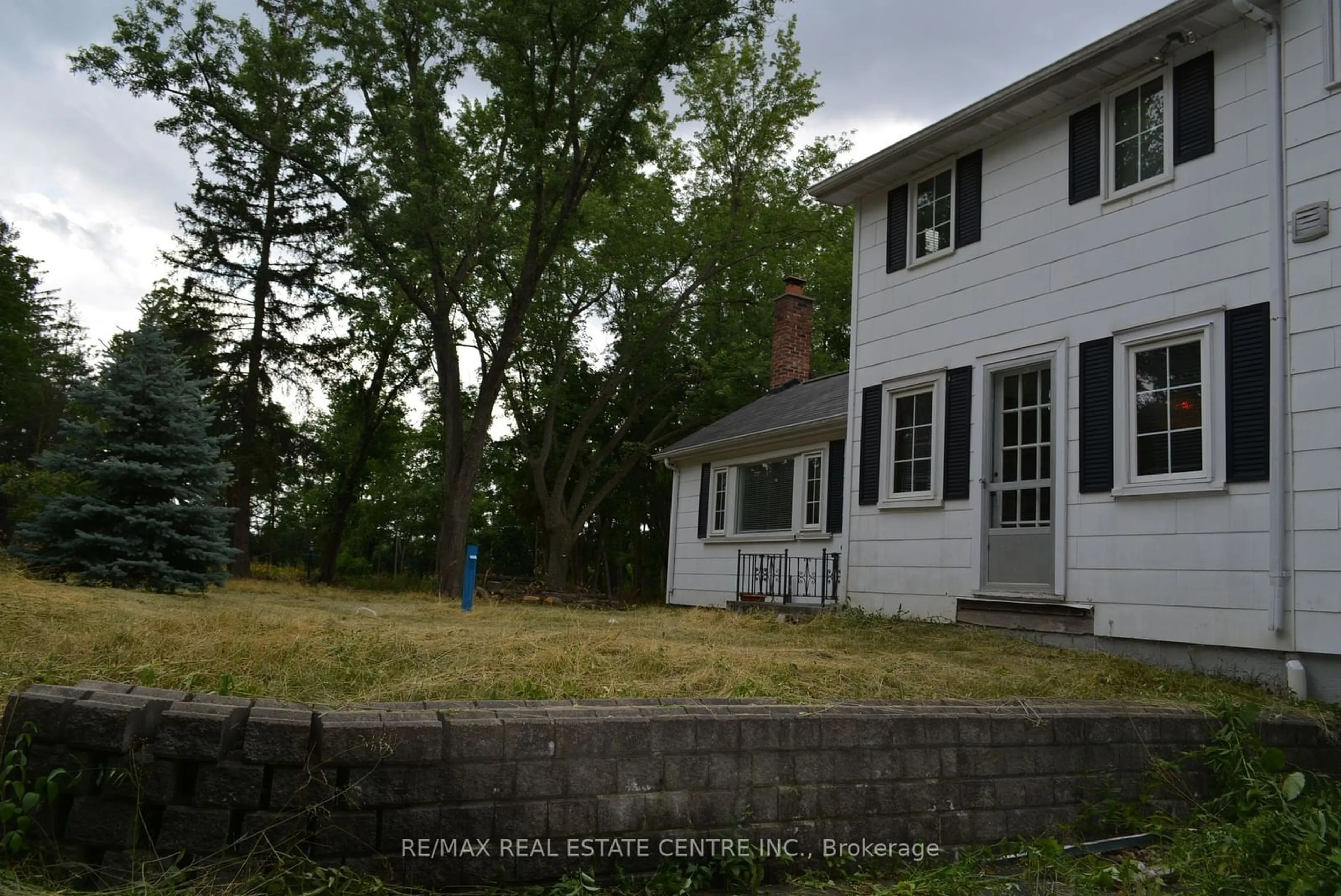 A pic from outside/outdoor area/front of a property/back of a property/a pic from drone, street for 9650 Highway 27 Rd, Vaughan Ontario L4L 1A7