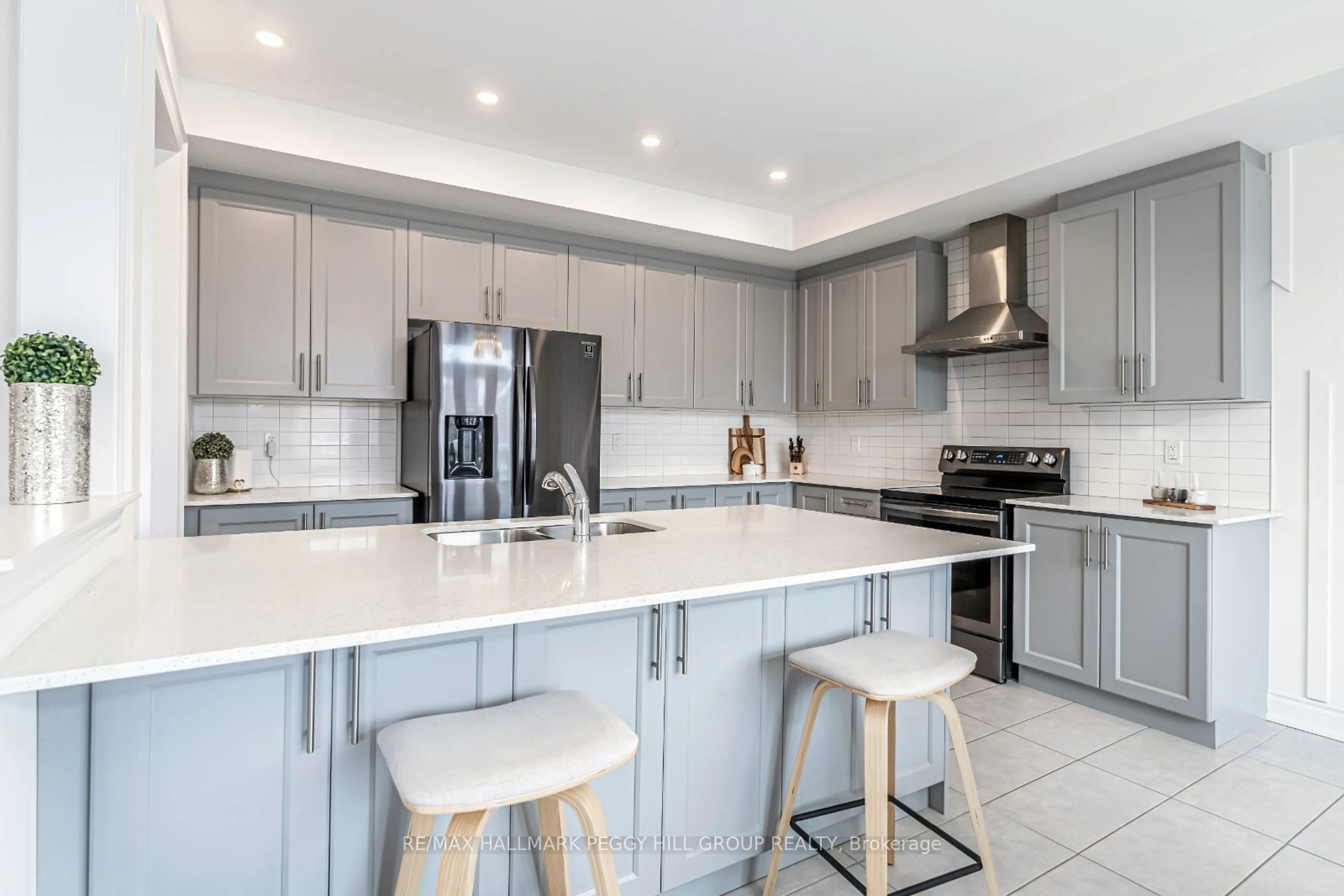 Open concept kitchen, ceramic/tile floor for 1408 Blackmore St, Innisfil Ontario L9S 0P2