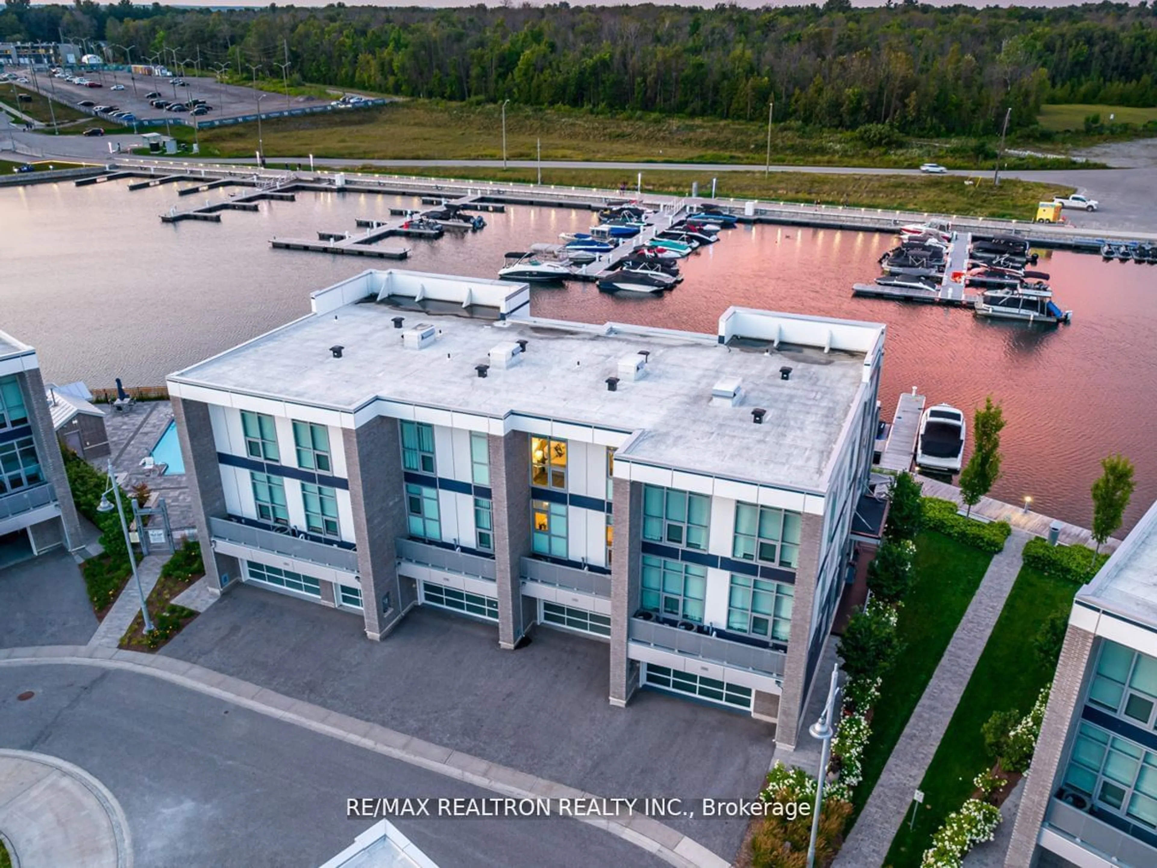 A pic from outside/outdoor area/front of a property/back of a property/a pic from drone, building for 3783 Mangusta Crt, Innisfil Ontario L9S 0L5