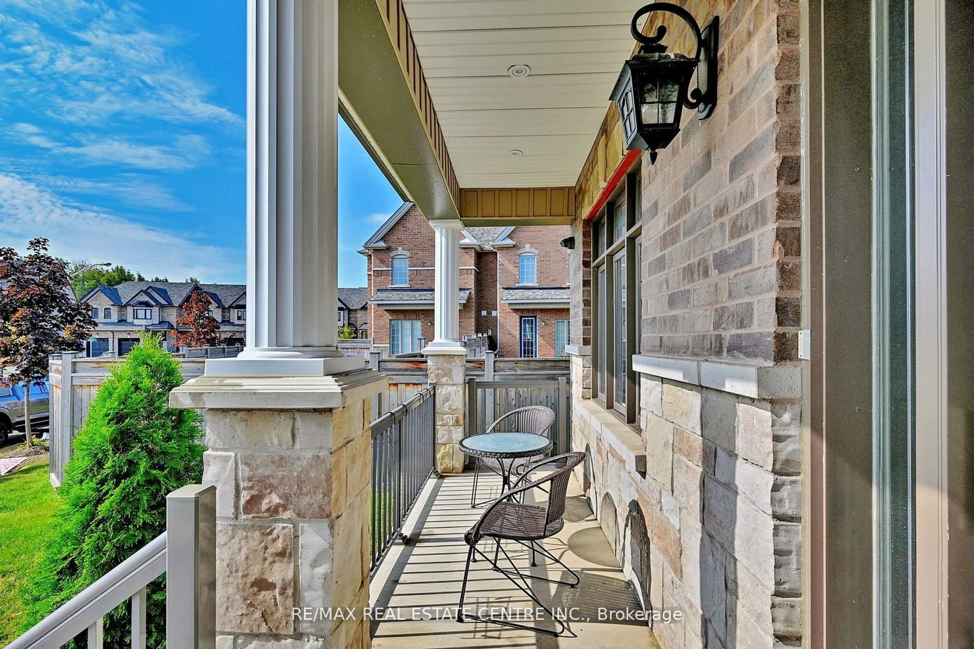 Patio, street for 92 Holt Dr, New Tecumseth Ontario L6R 0N2