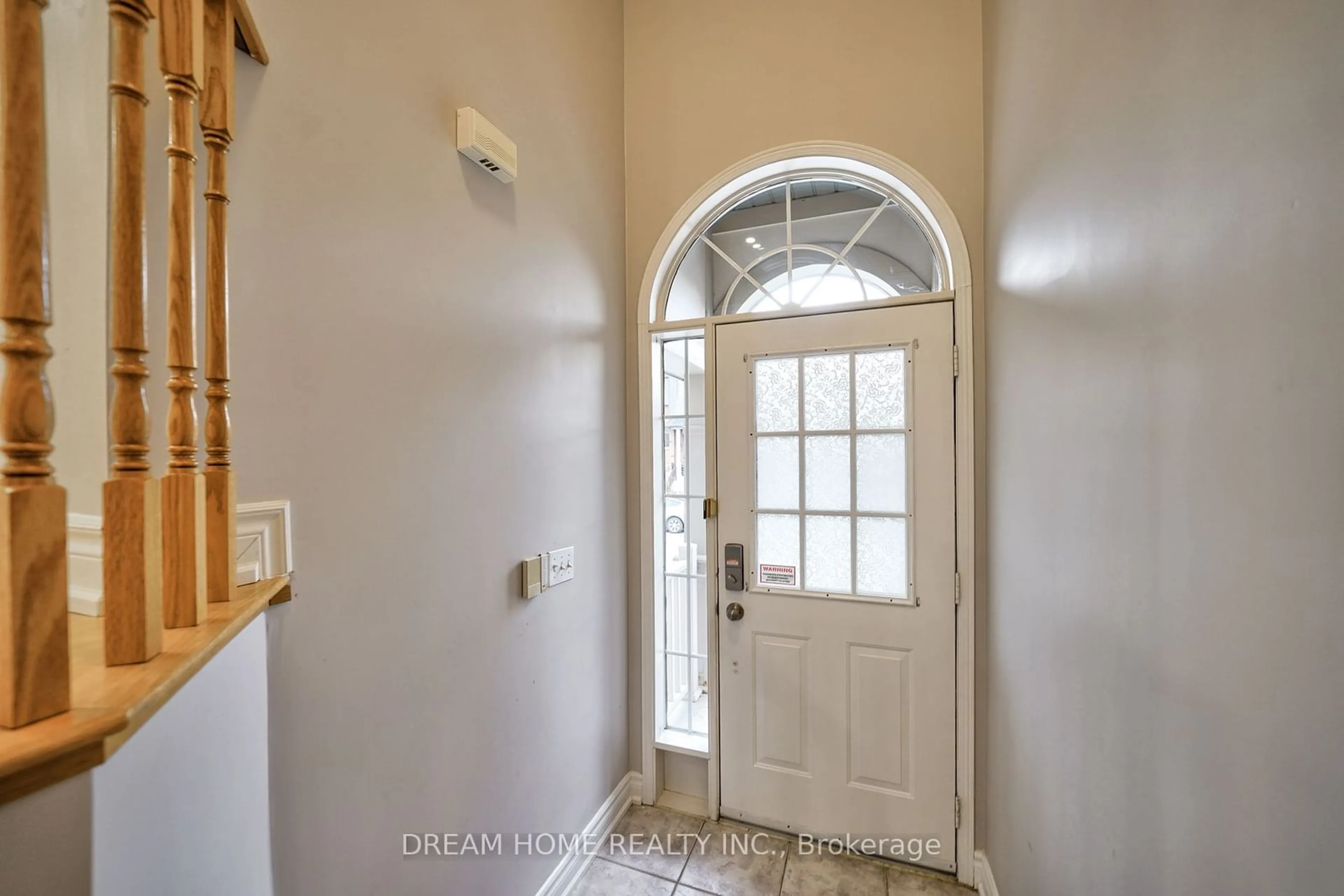 Indoor entryway for 290 Harbord St, Markham Ontario L6C 2E4