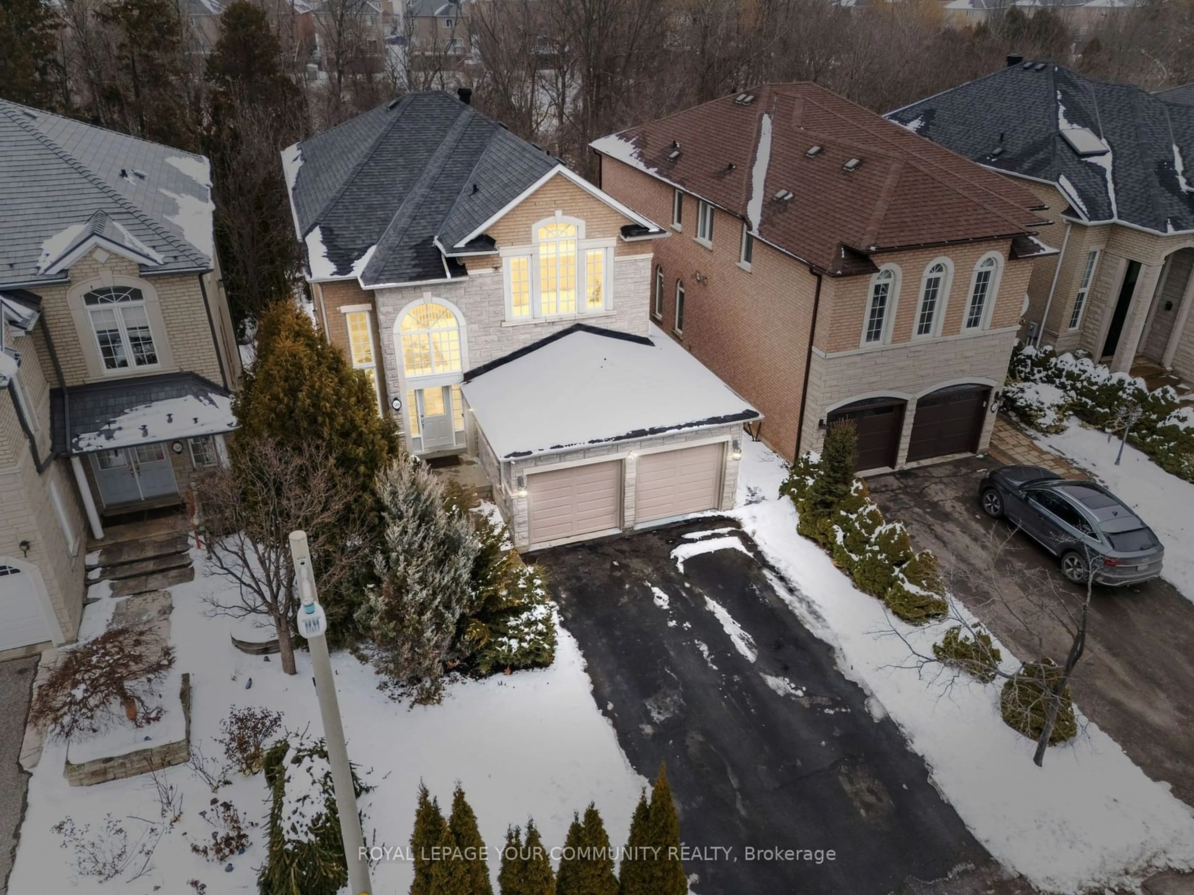 A pic from outside/outdoor area/front of a property/back of a property/a pic from drone, street for 50 Valley Ridge Ave, Richmond Hill Ontario L4S 1Y1