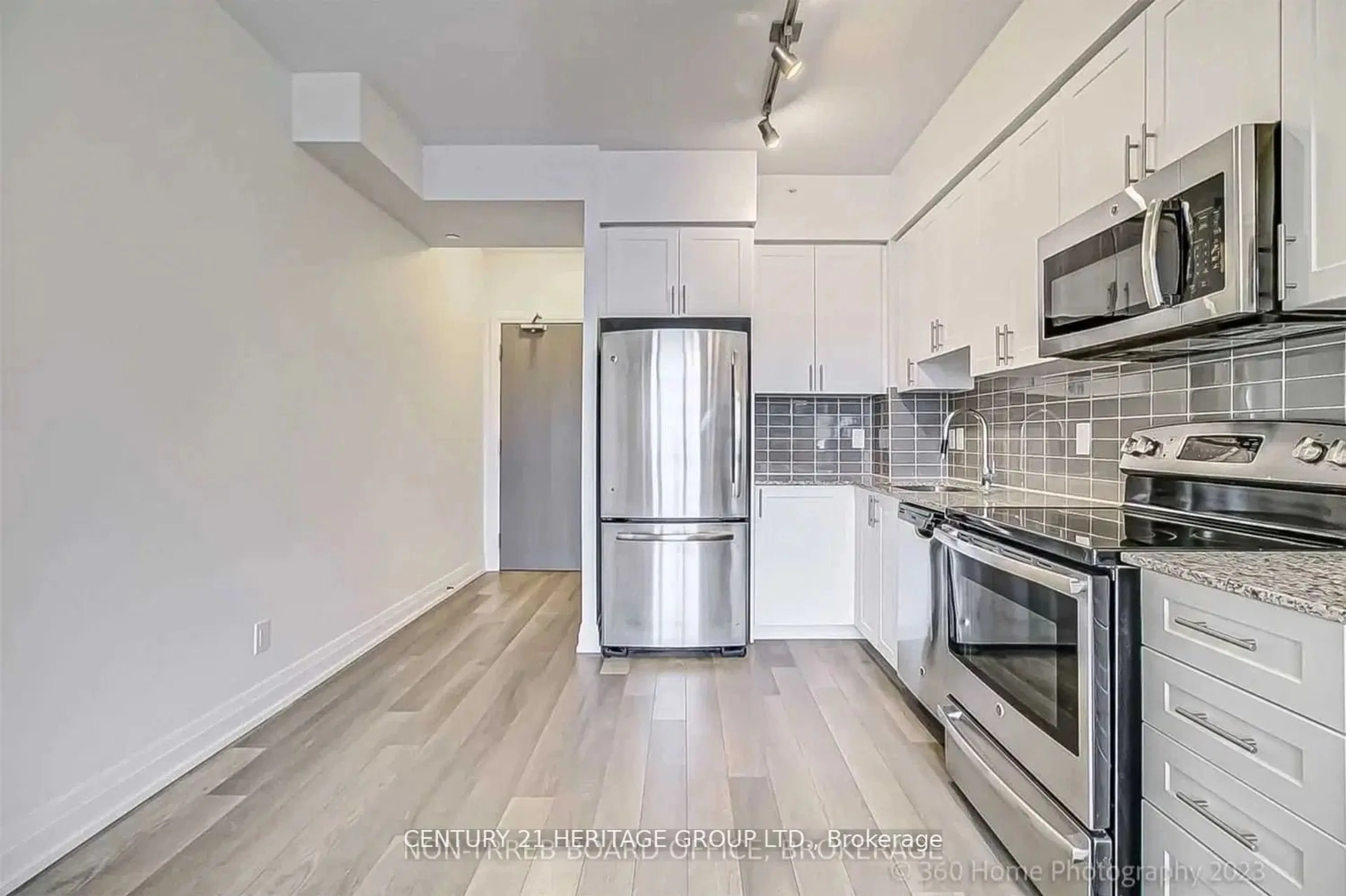 Standard kitchen, unknown for 7165 Yonge St #1711, Markham Ontario L3T 0C9