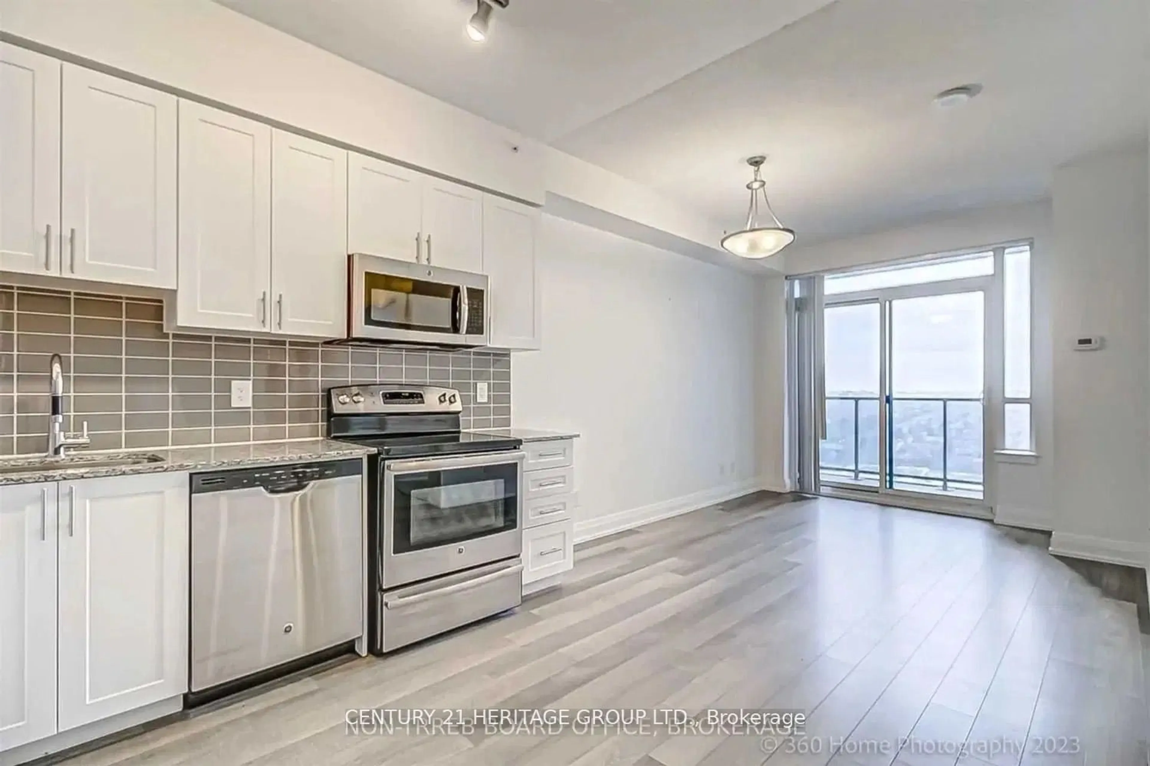 Open concept kitchen, wood/laminate floor for 7165 Yonge St #1711, Markham Ontario L3T 0C9