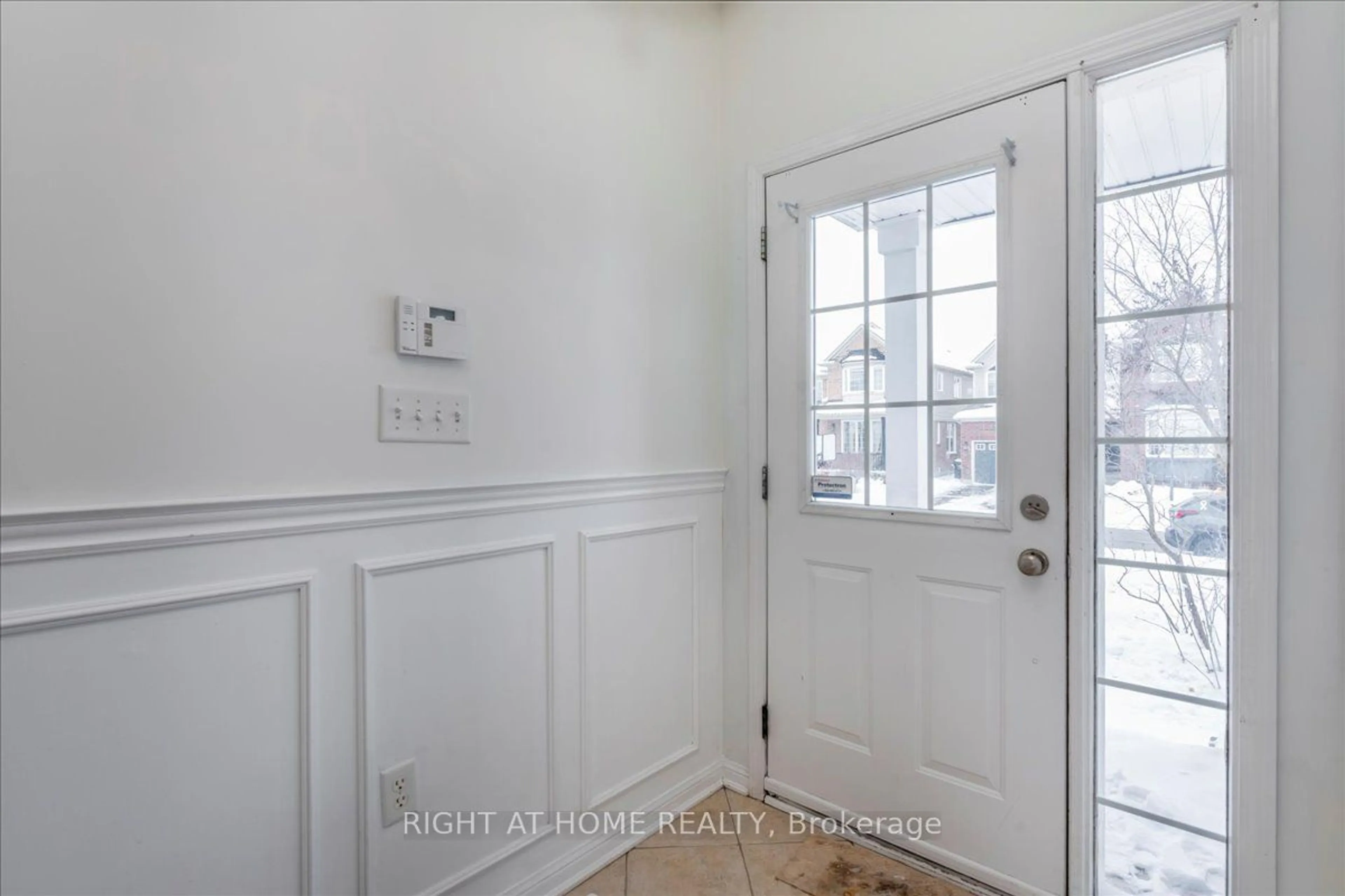 Indoor entryway for 59 Nunn Cres, New Tecumseth Ontario L9R 0C7