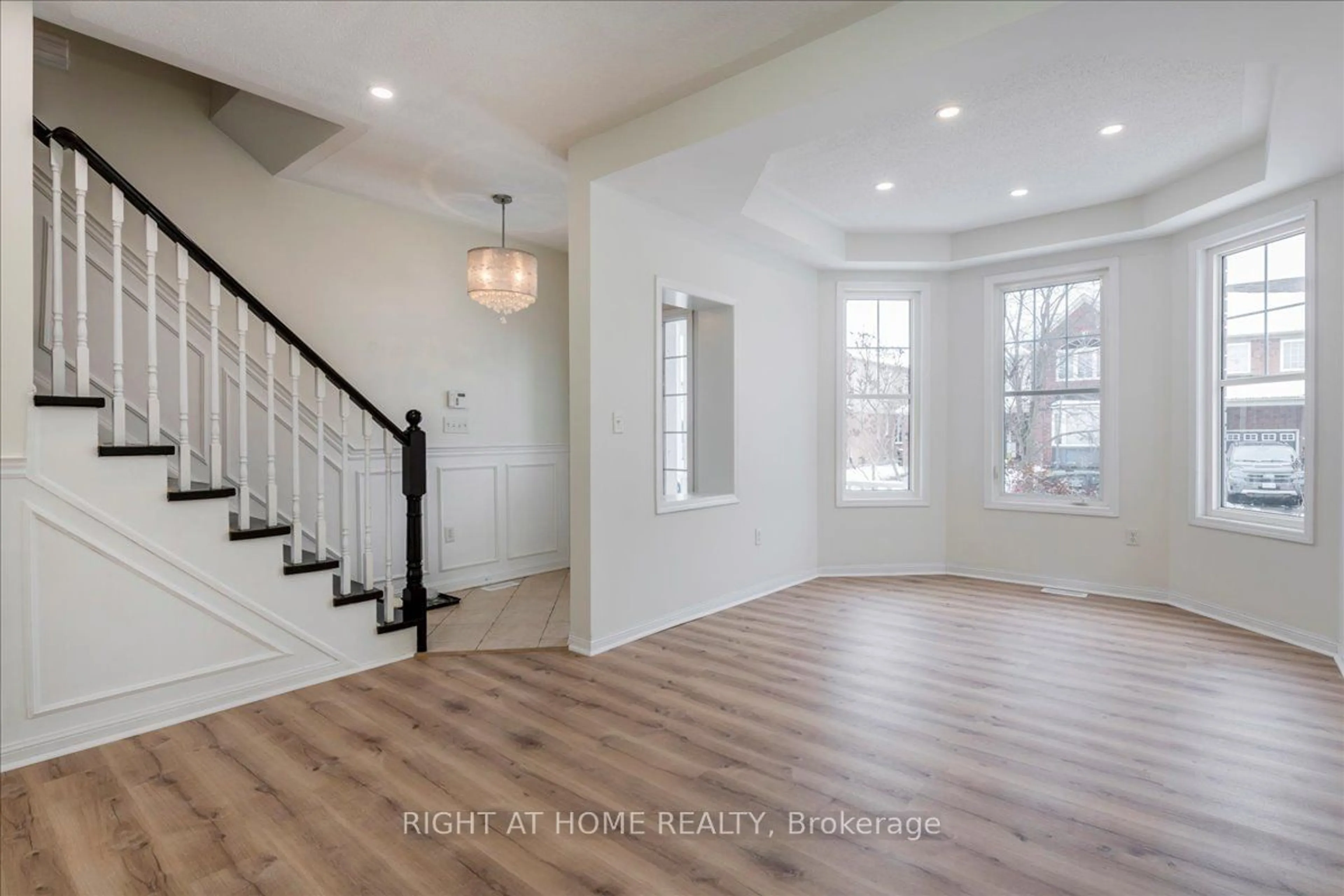 Indoor entryway for 59 Nunn Cres, New Tecumseth Ontario L9R 0C7