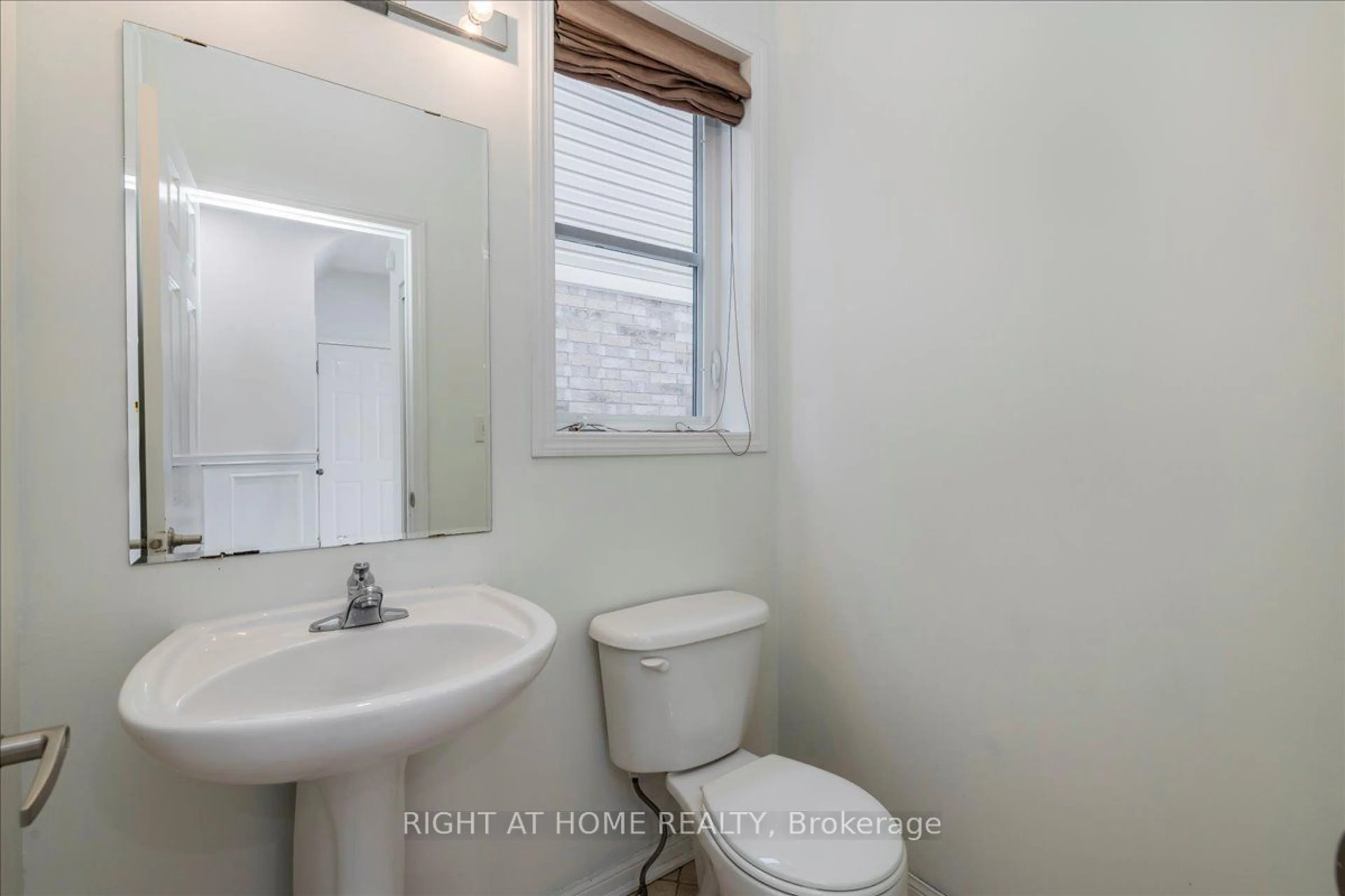 Standard bathroom, unknown for 59 Nunn Cres, New Tecumseth Ontario L9R 0C7