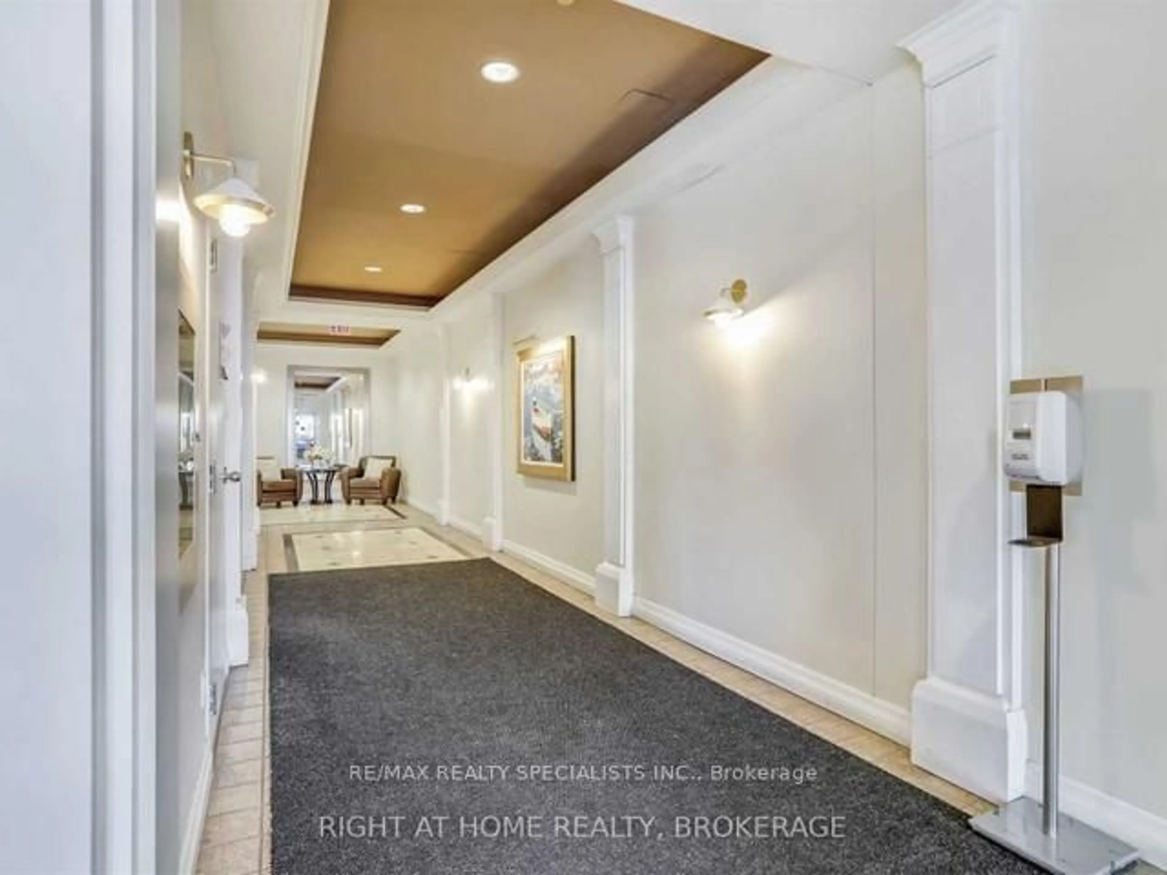 Indoor foyer for 121 Woodbridge Ave #412, Vaughan Ontario L4L 9E3