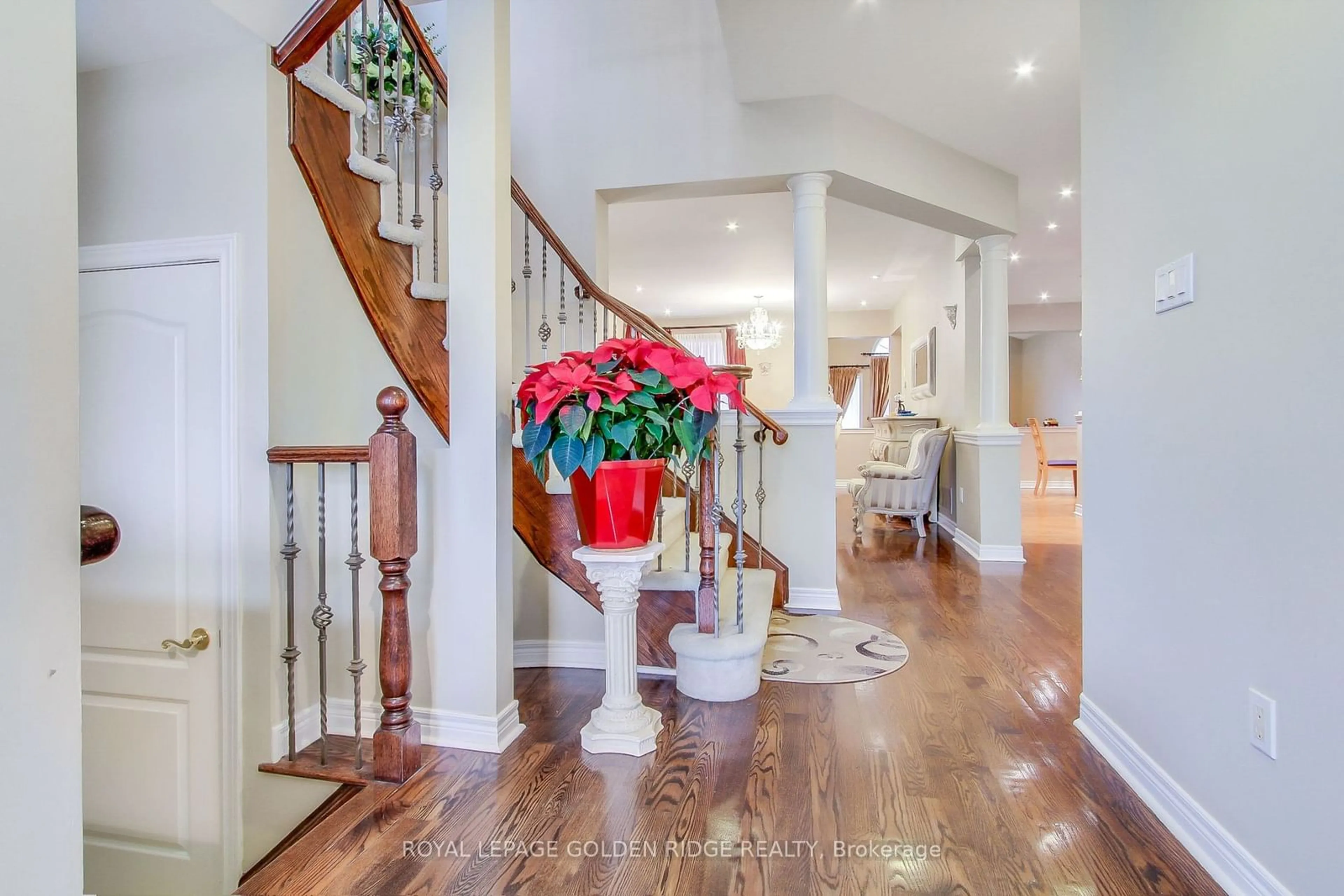 Indoor foyer for 287 Frank Endean Rd, Richmond Hill Ontario L4S 2B9