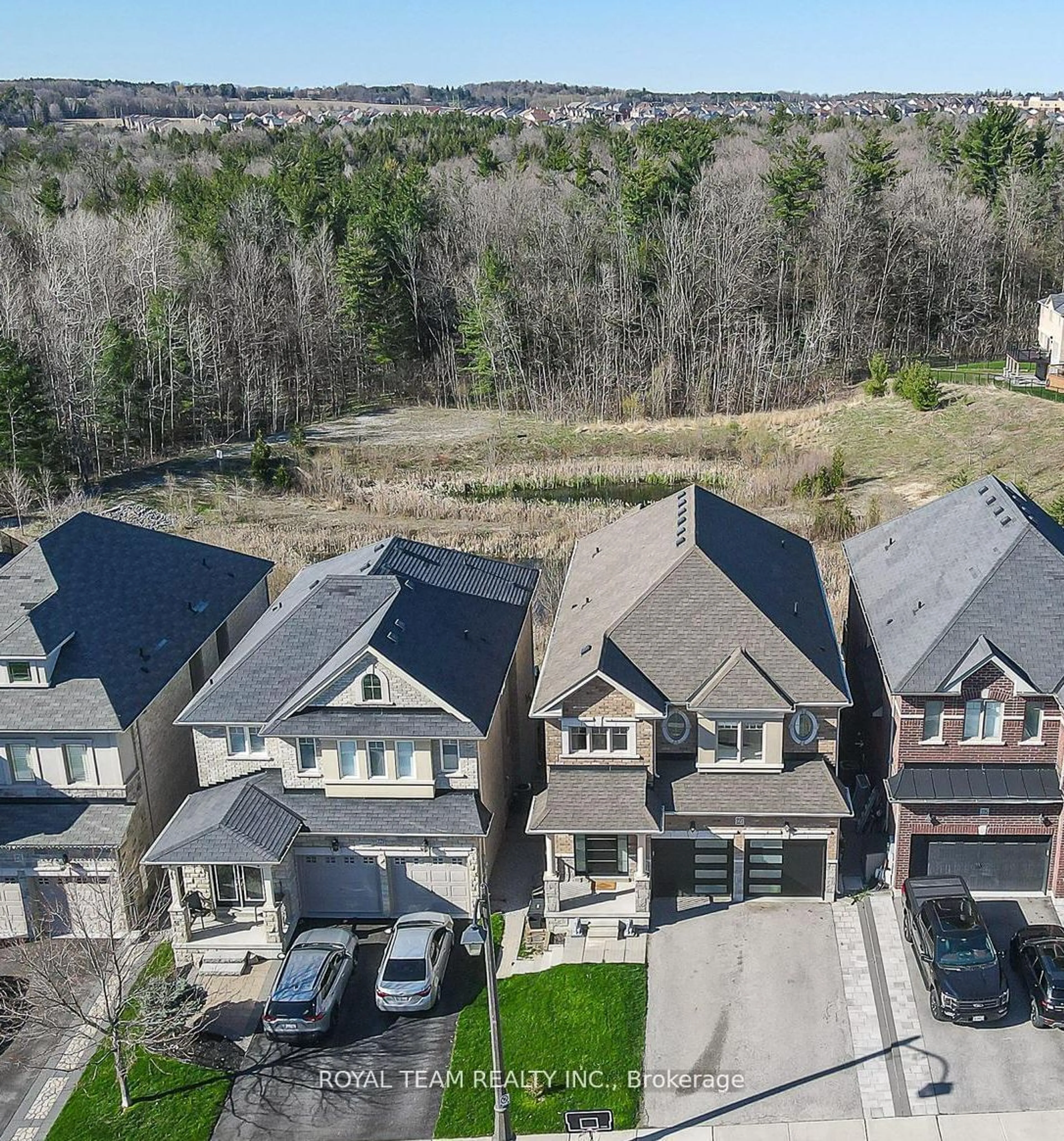 A pic from outside/outdoor area/front of a property/back of a property/a pic from drone, unknown for 227 Frederick Curran Lane, Newmarket Ontario L3X 0B9