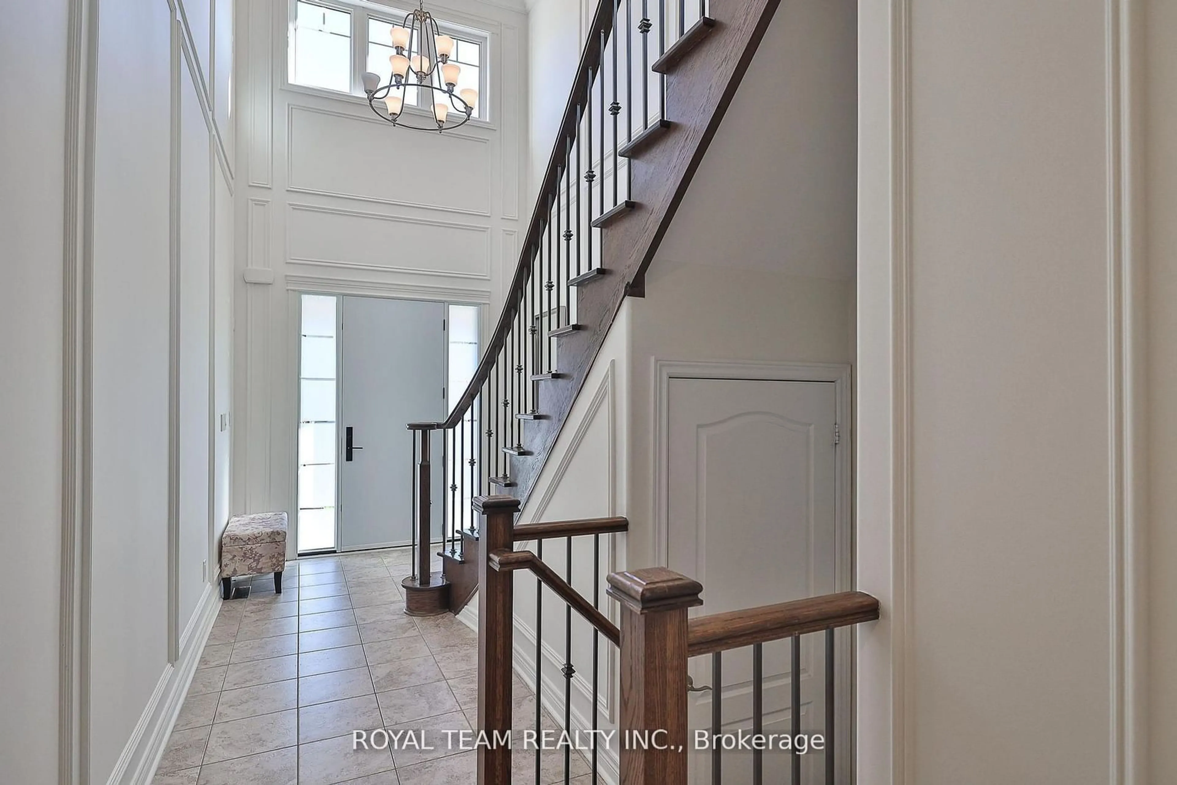 Indoor foyer for 227 Frederick Curran Lane, Newmarket Ontario L3X 0B9