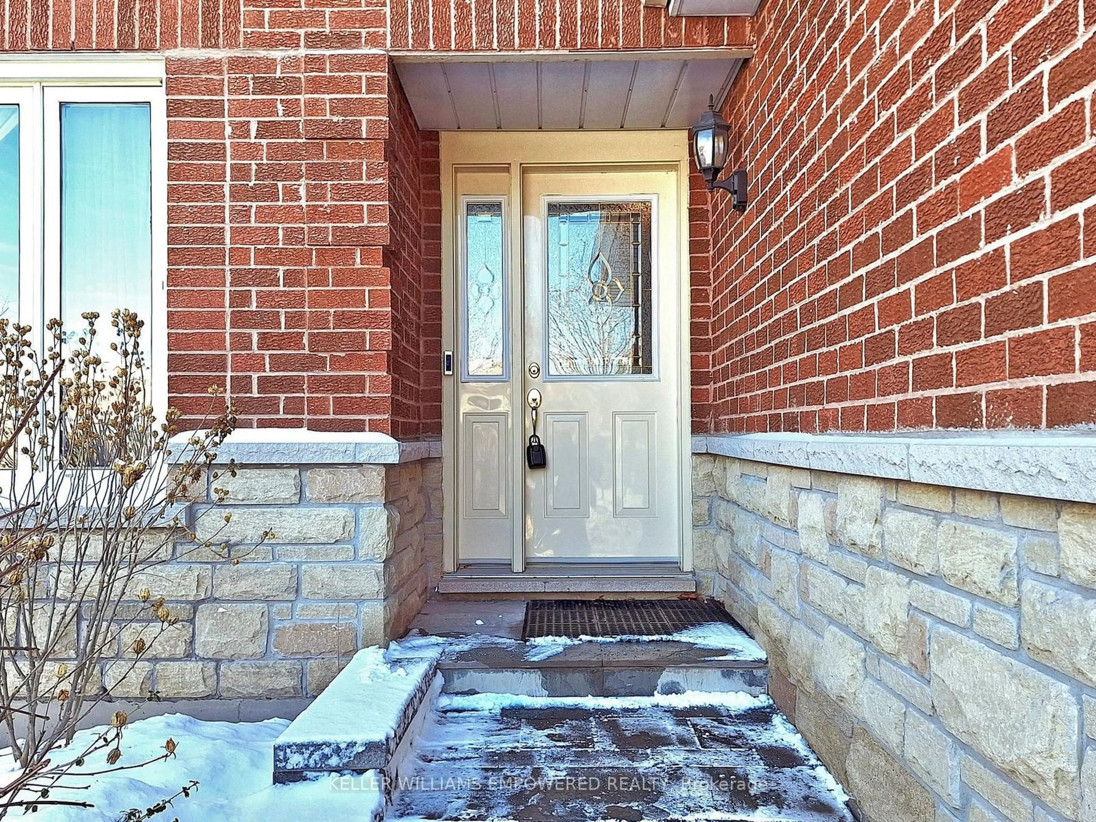 Indoor entryway for 15 Fieldcroft Crt, Vaughan Ontario L6A 1J3