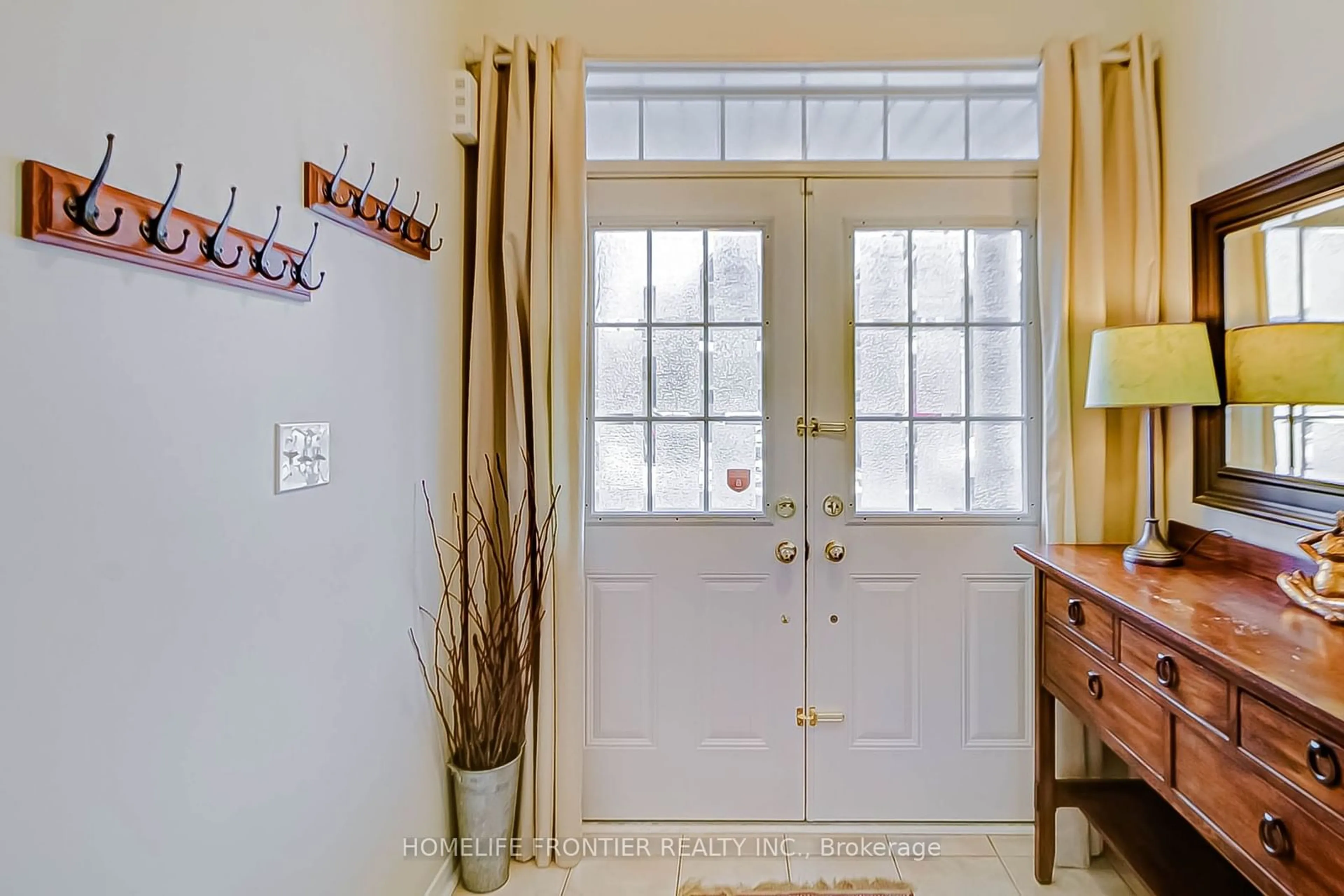 Indoor entryway for 39 White Spruce Cres, Vaughan Ontario L6A 4C5