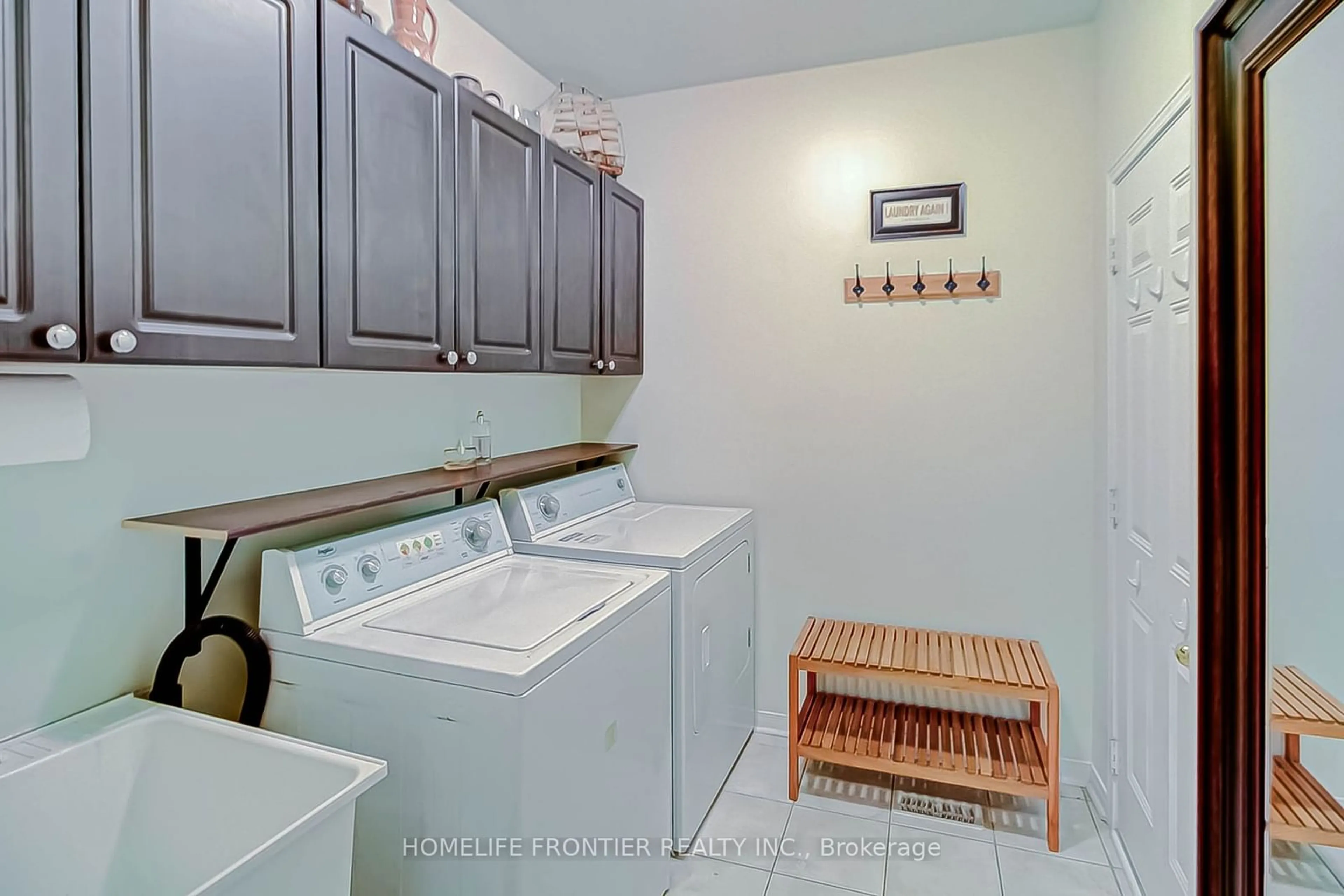 Laundry room for 39 White Spruce Cres, Vaughan Ontario L6A 4C5