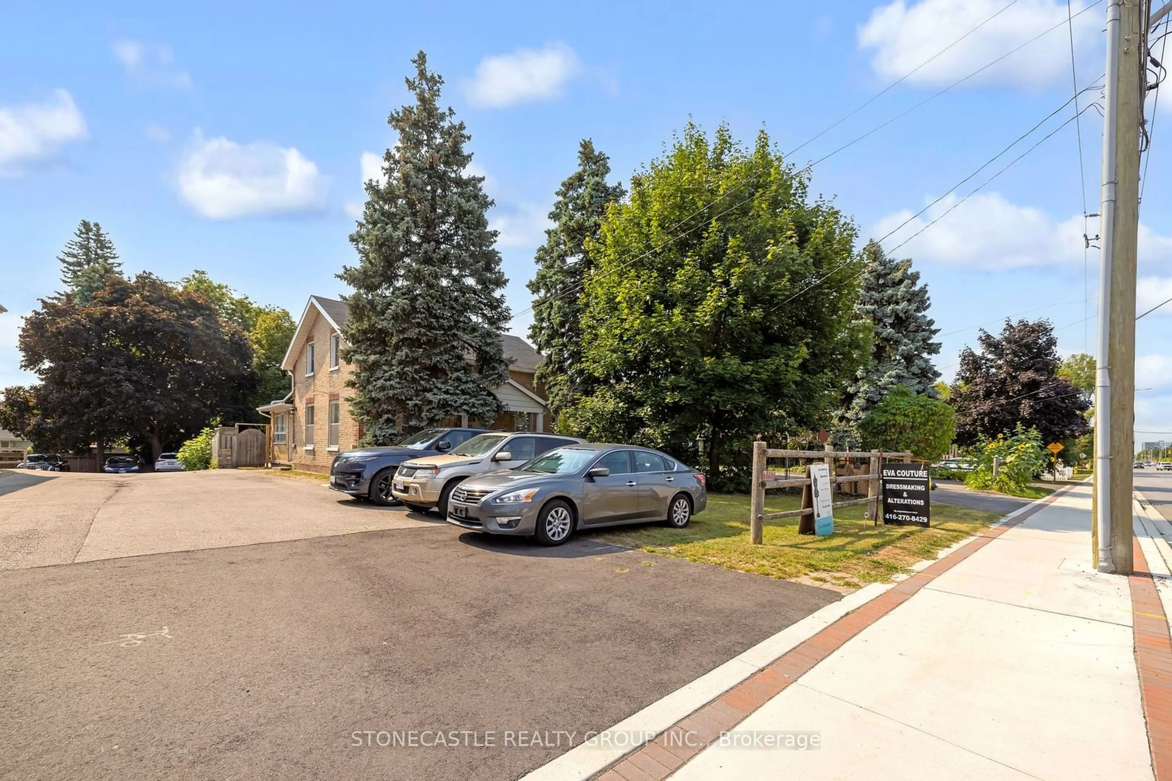 A pic from outside/outdoor area/front of a property/back of a property/a pic from drone, street for 2321 Major Mackenzie Dr, Vaughan Ontario L6A 1R8