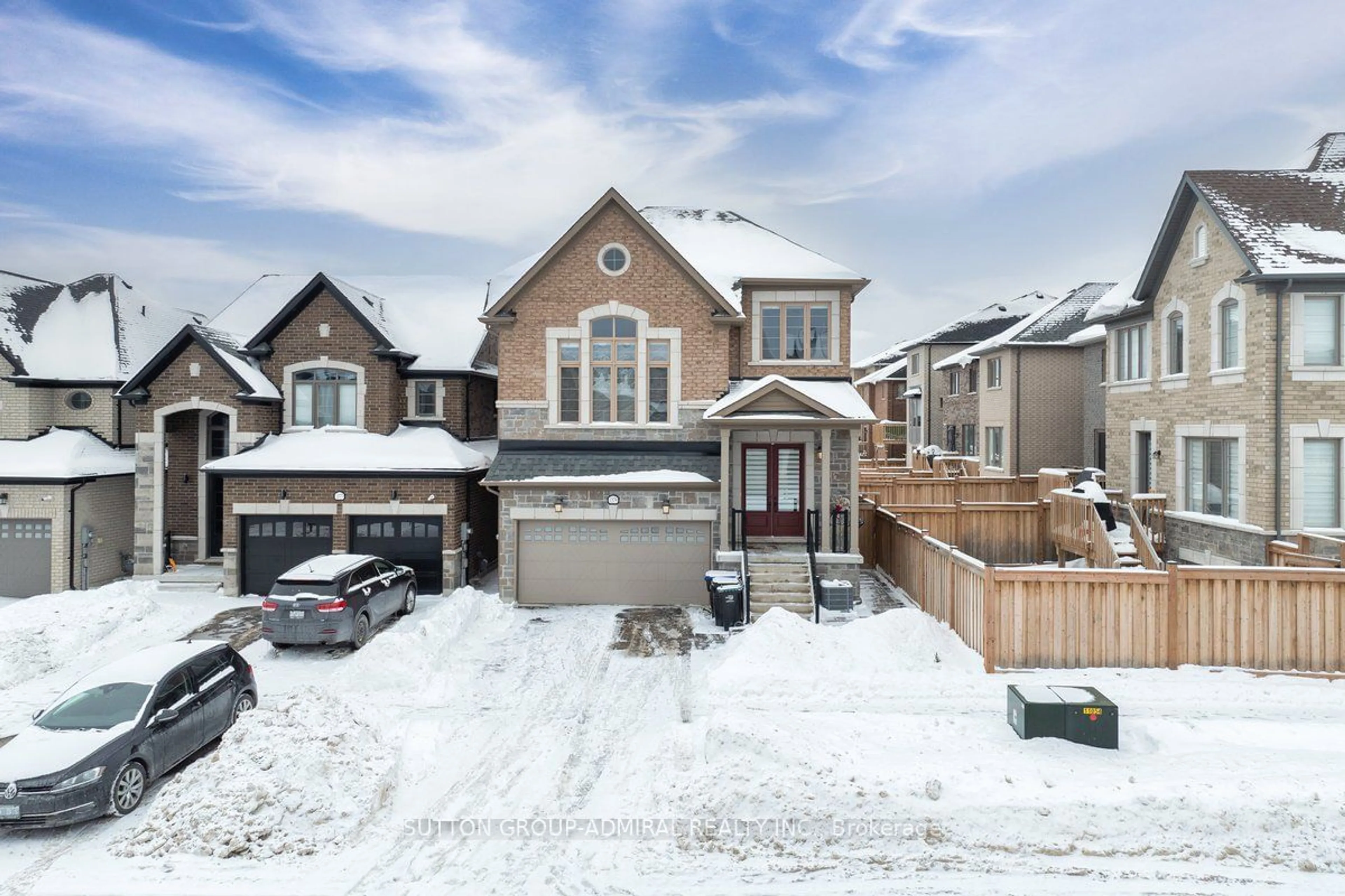 A pic from outside/outdoor area/front of a property/back of a property/a pic from drone, street for 1379 Lawson St, Innisfil Ontario L9S 0J8