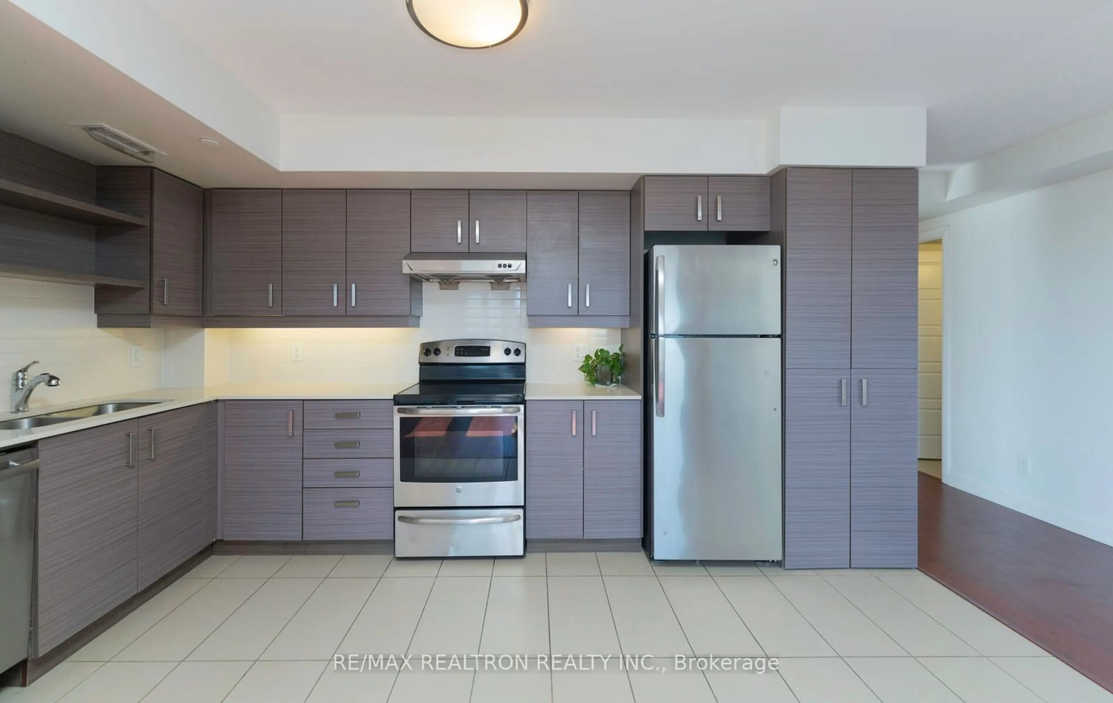 Standard kitchen, unknown for 1 Uptown Dr #1603, Markham Ontario L3R 5C1