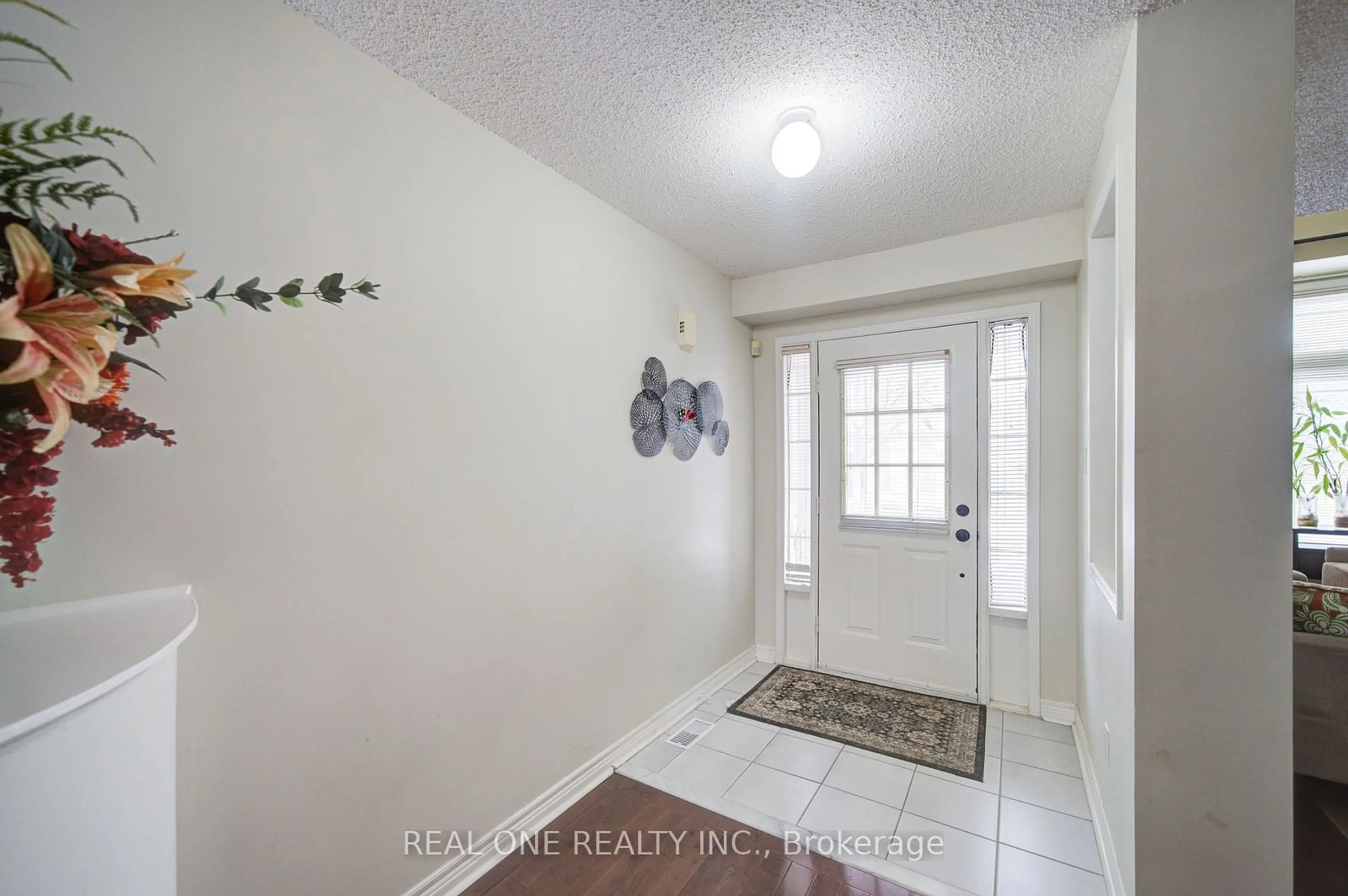 Indoor entryway for 40 Primrose Path Cres, Markham Ontario L3S 4A9