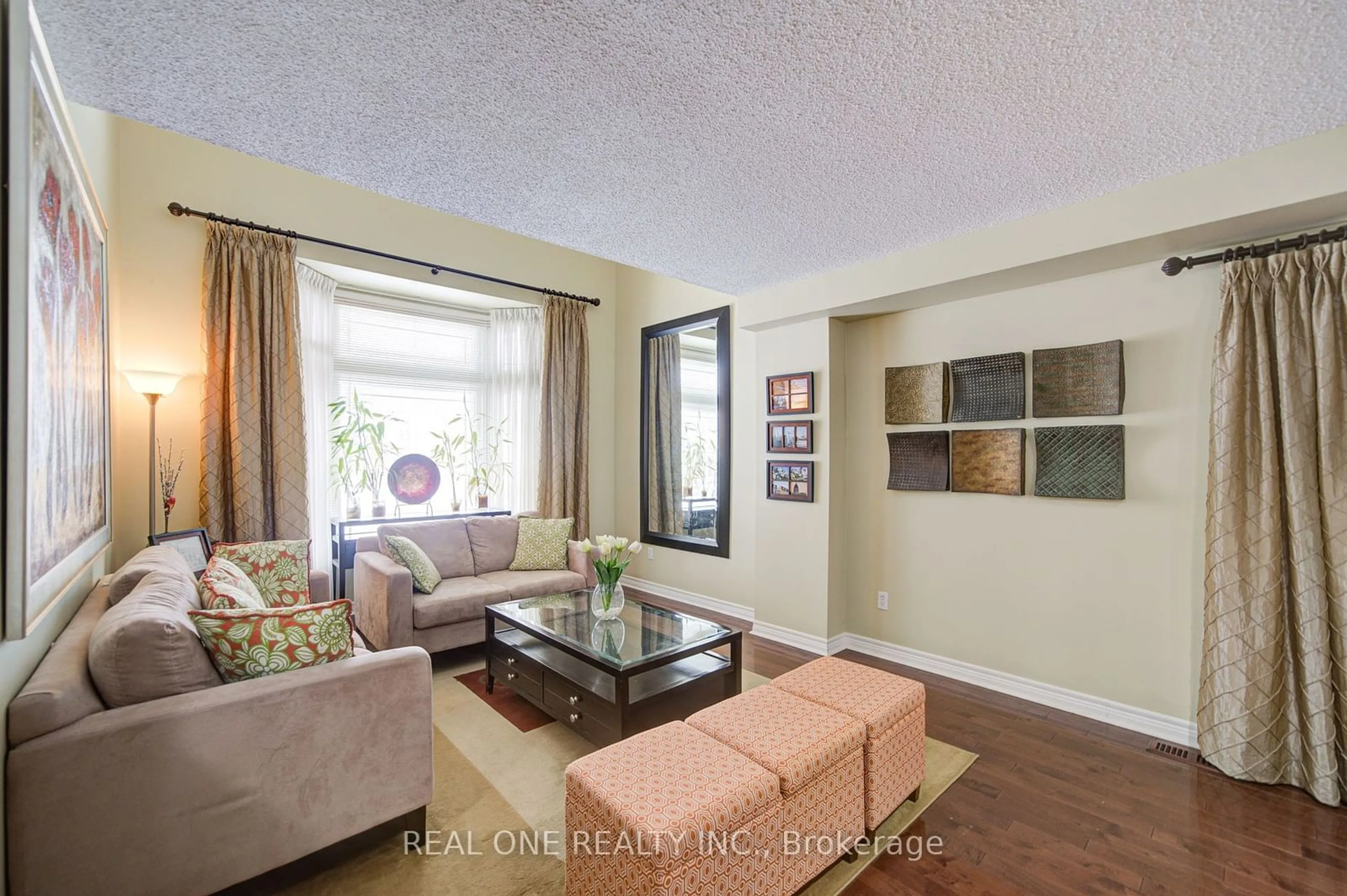 Living room with furniture, unknown for 40 Primrose Path Cres, Markham Ontario L3S 4A9