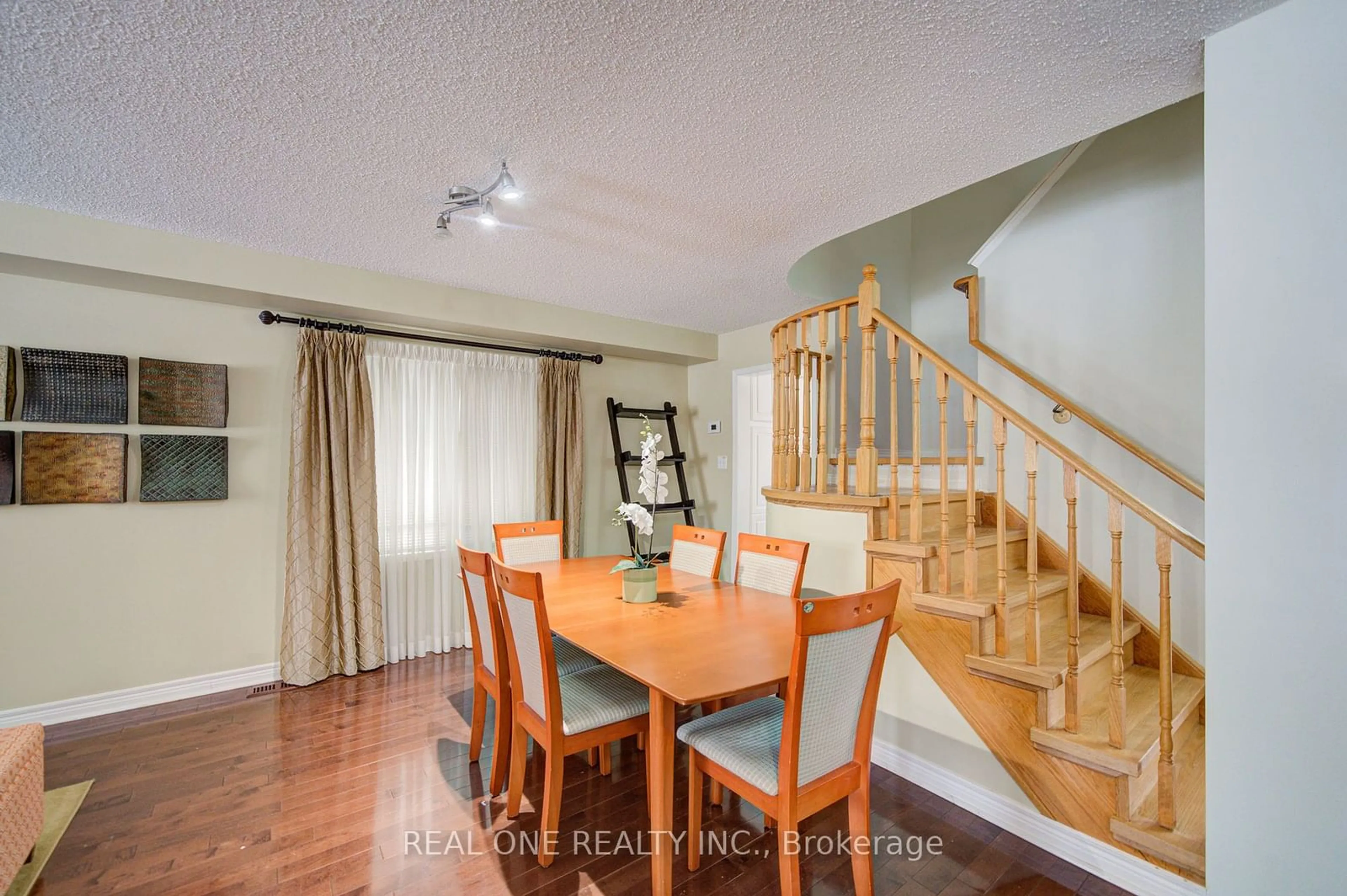 Dining room, wood/laminate floor for 40 Primrose Path Cres, Markham Ontario L3S 4A9