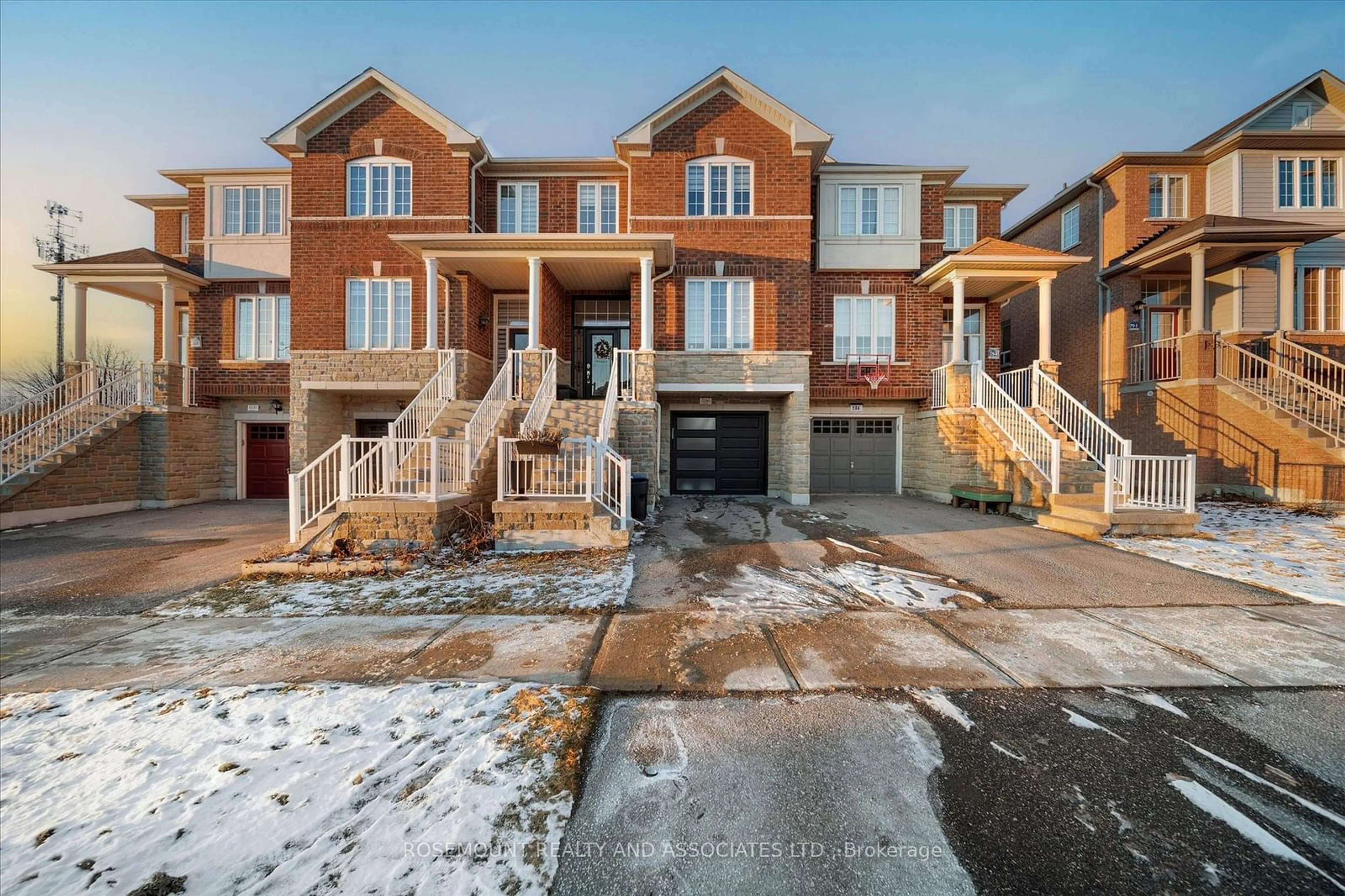 Unknown for 596 Reeves Way Blvd, Whitchurch-Stouffville Ontario L4A 0T3