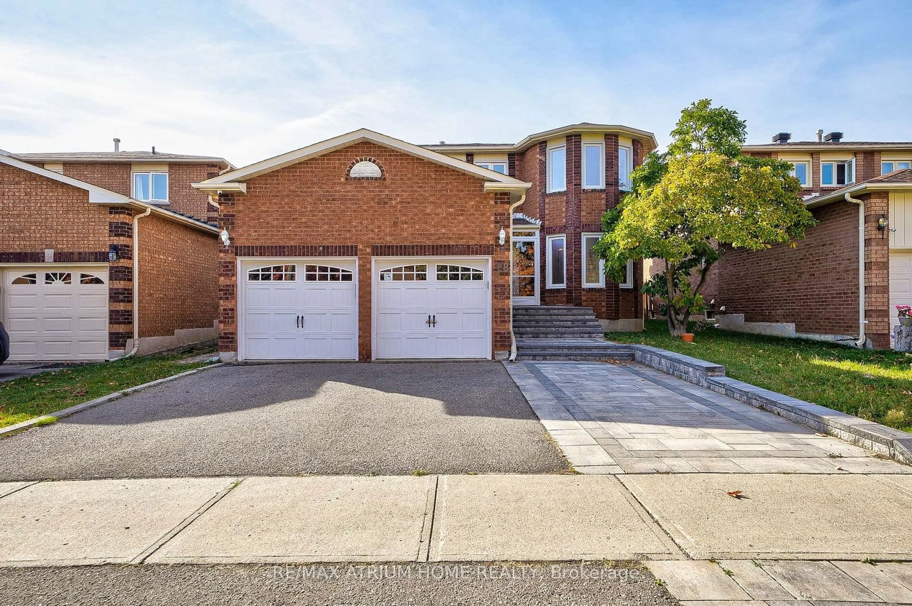 Home with brick exterior material, street for 28 Mandel Cres, Richmond Hill Ontario L4C 9Z1