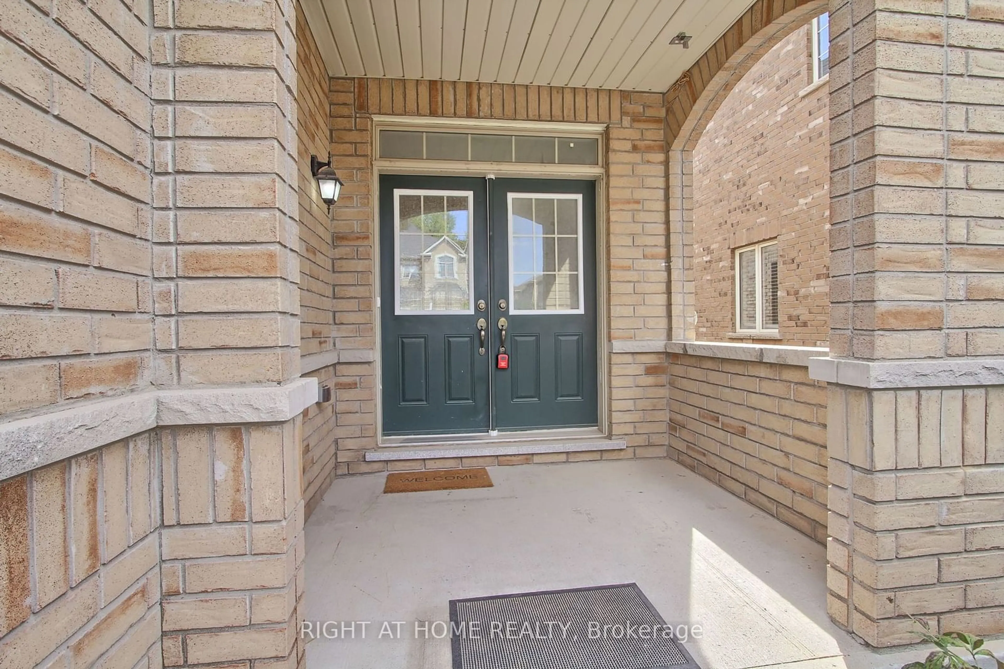 Indoor entryway for 63 Paper Mills Cres, Richmond Hill Ontario L4E 0V4