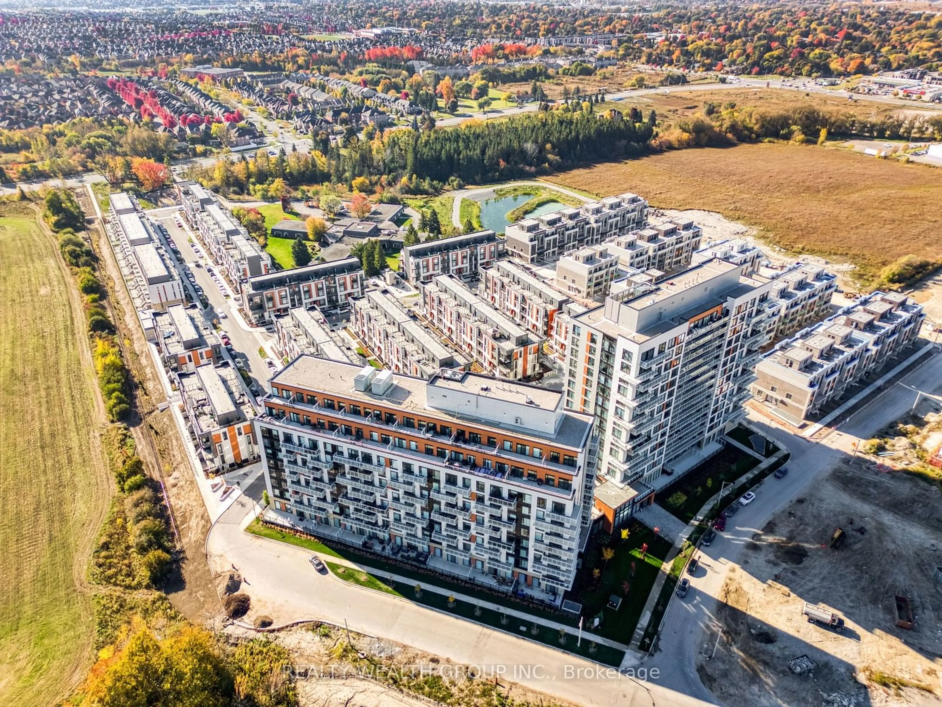 A pic from outside/outdoor area/front of a property/back of a property/a pic from drone, unknown for 6 David Eyer Rd #512, Richmond Hill Ontario L4S 0N5