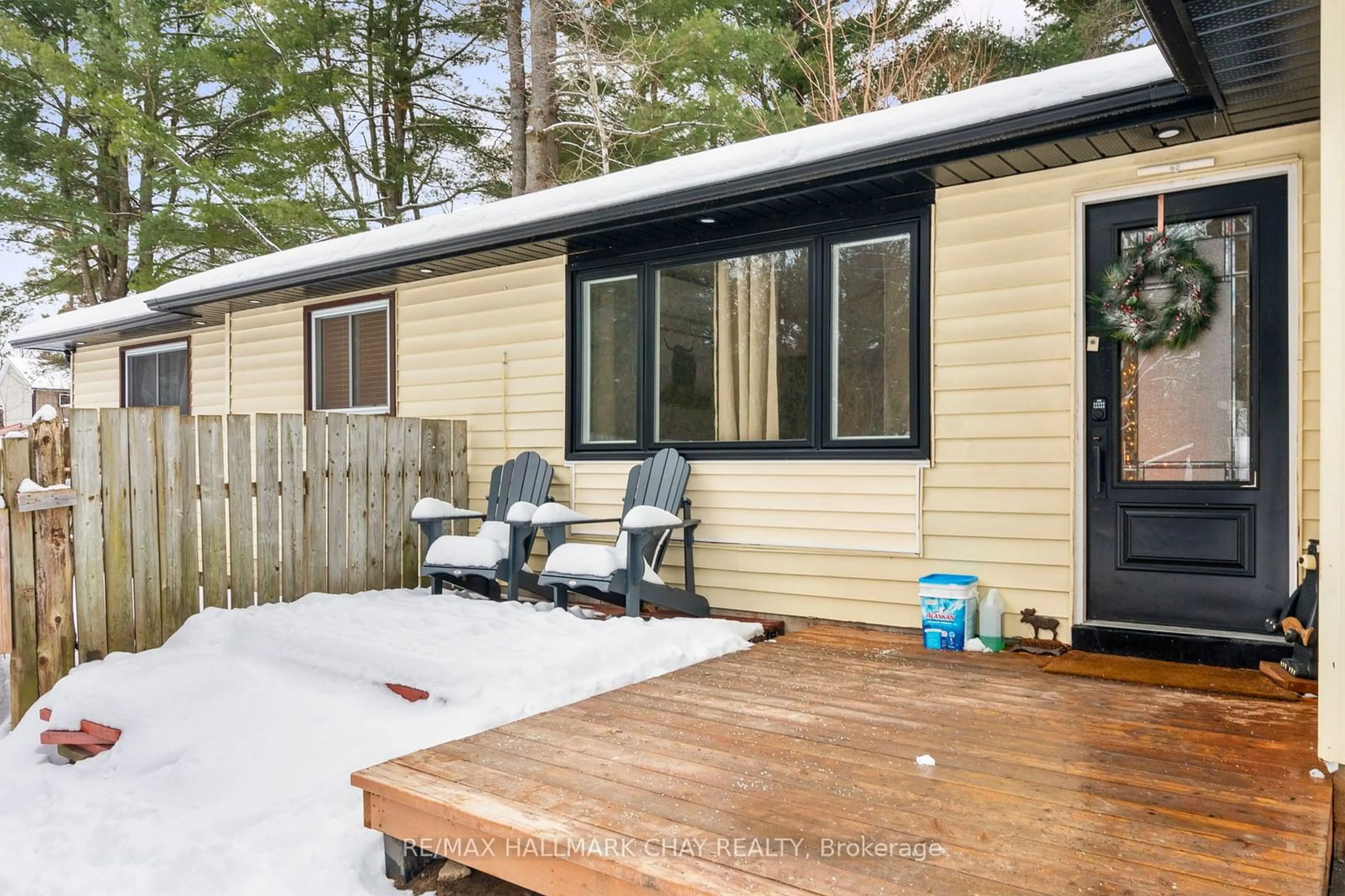 Patio, unknown for 731 Pinegrove Ave, Innisfil Ontario L9S 2K3