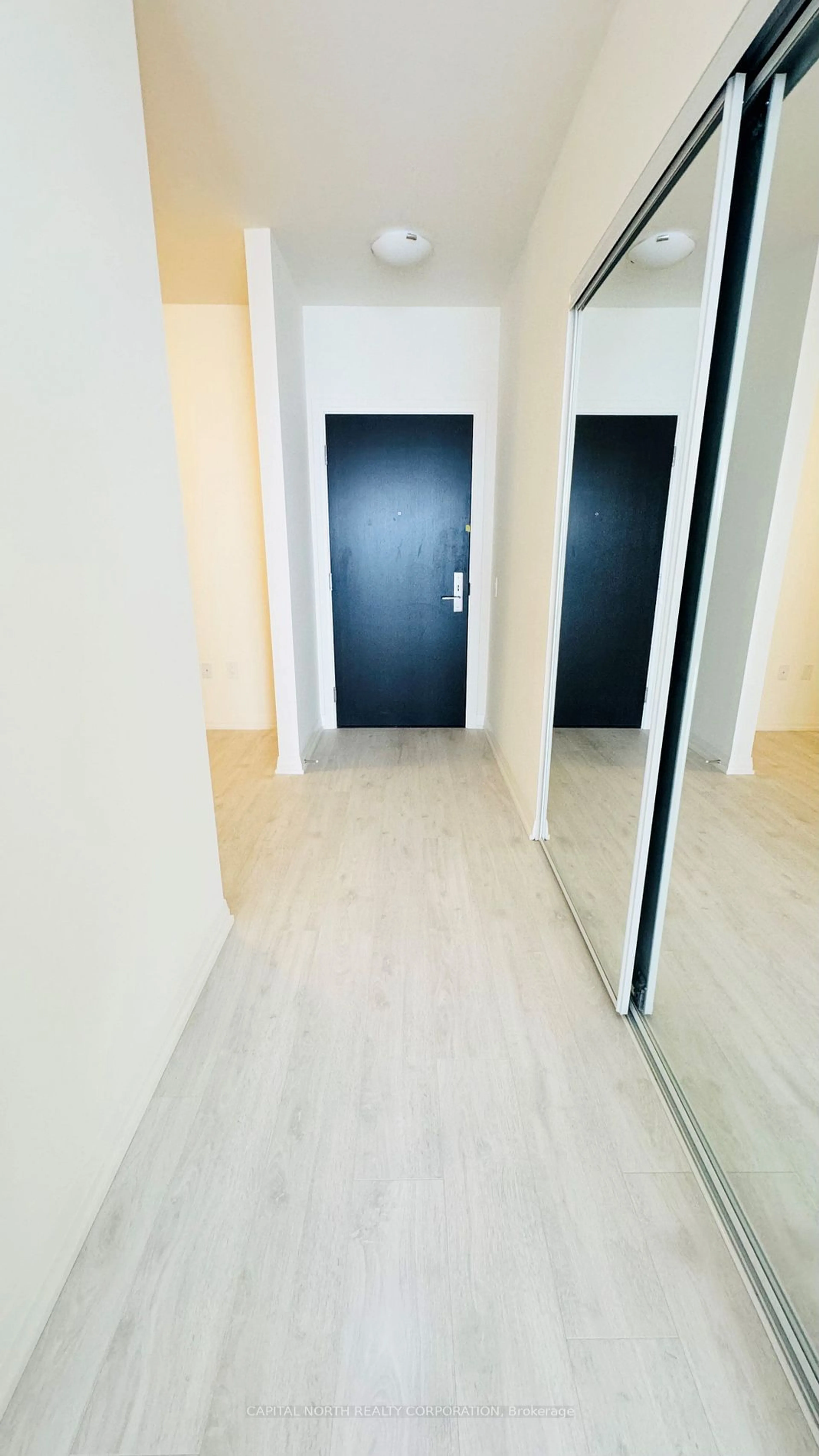 Indoor foyer for 9000 Jane St #2022, Vaughan Ontario L4K 2M9