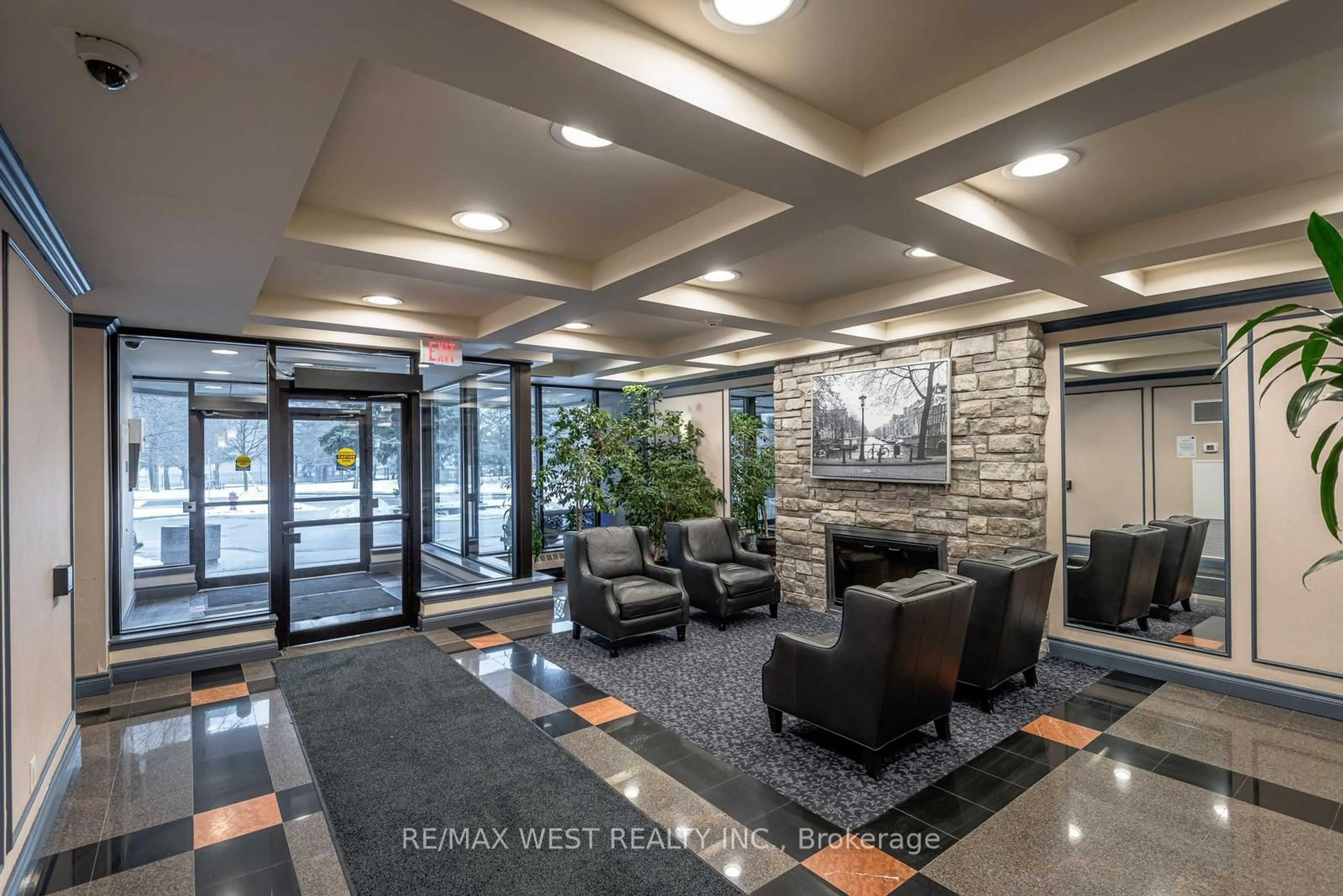 Lobby for 81 Townsgate Dr #311, Vaughan Ontario L4J 8E6