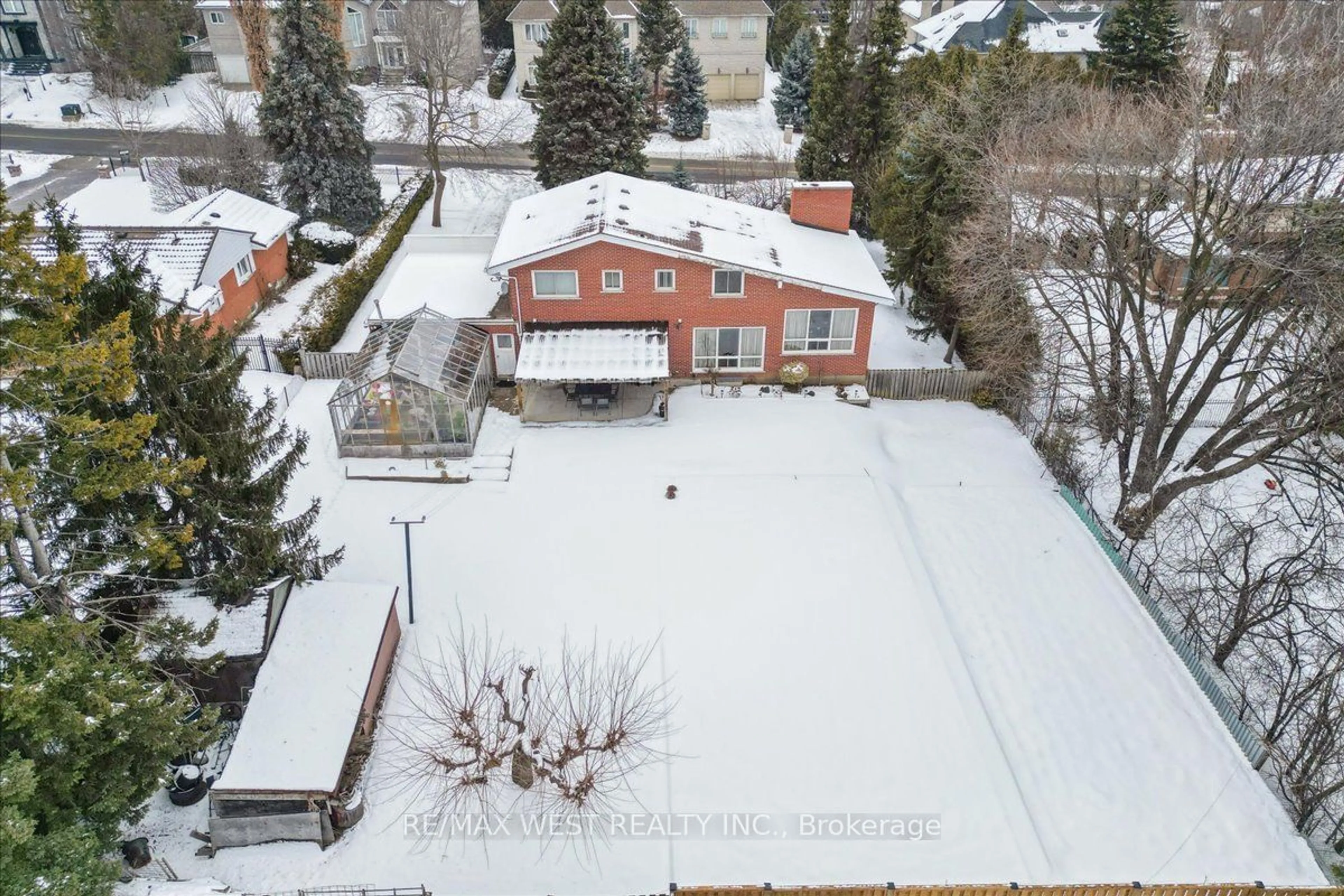 A pic from outside/outdoor area/front of a property/back of a property/a pic from drone, street for 187 Arnold Ave, Vaughan Ontario L4J 1C1